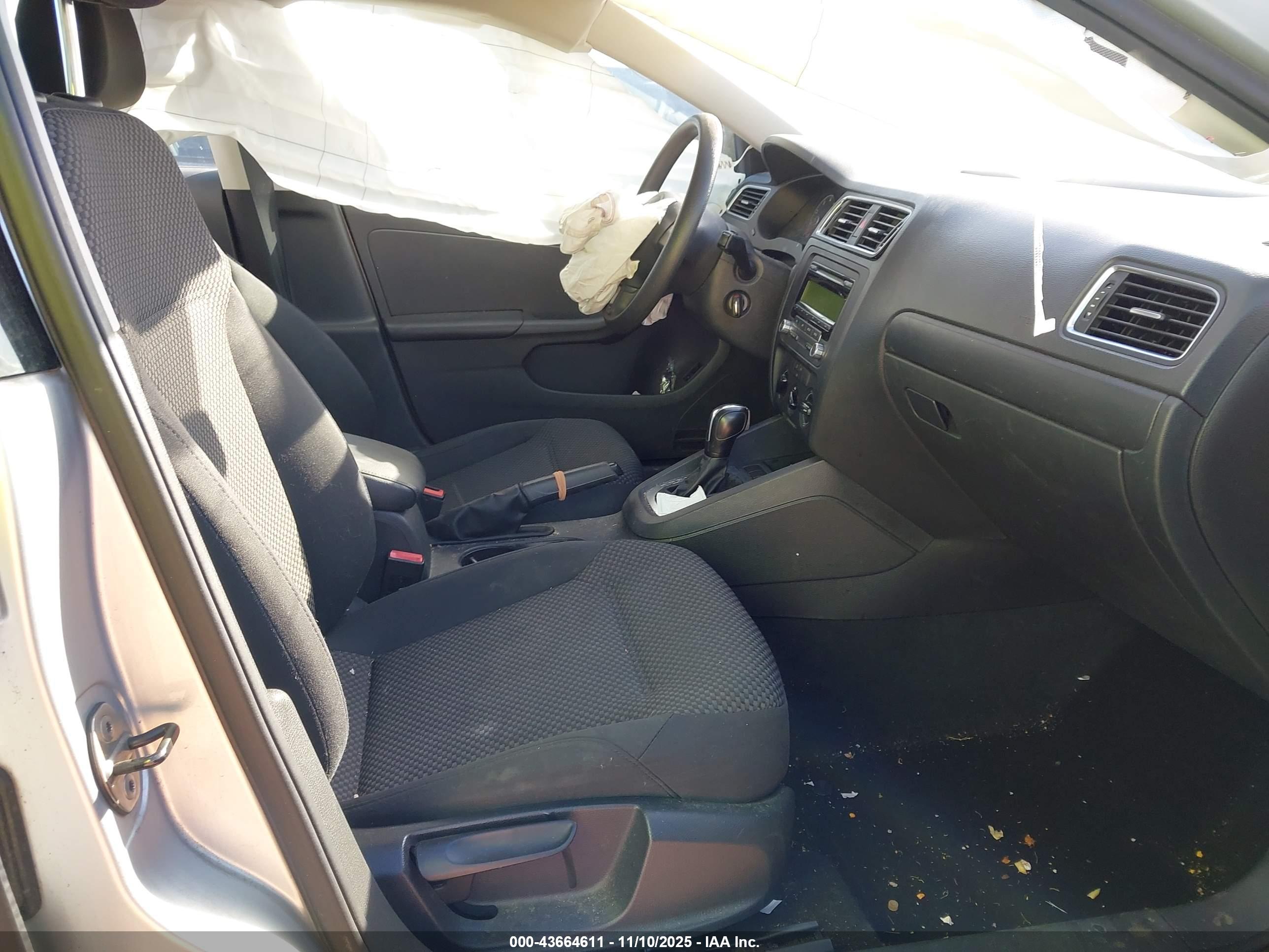 VOLKSWAGEN JETTA image 5