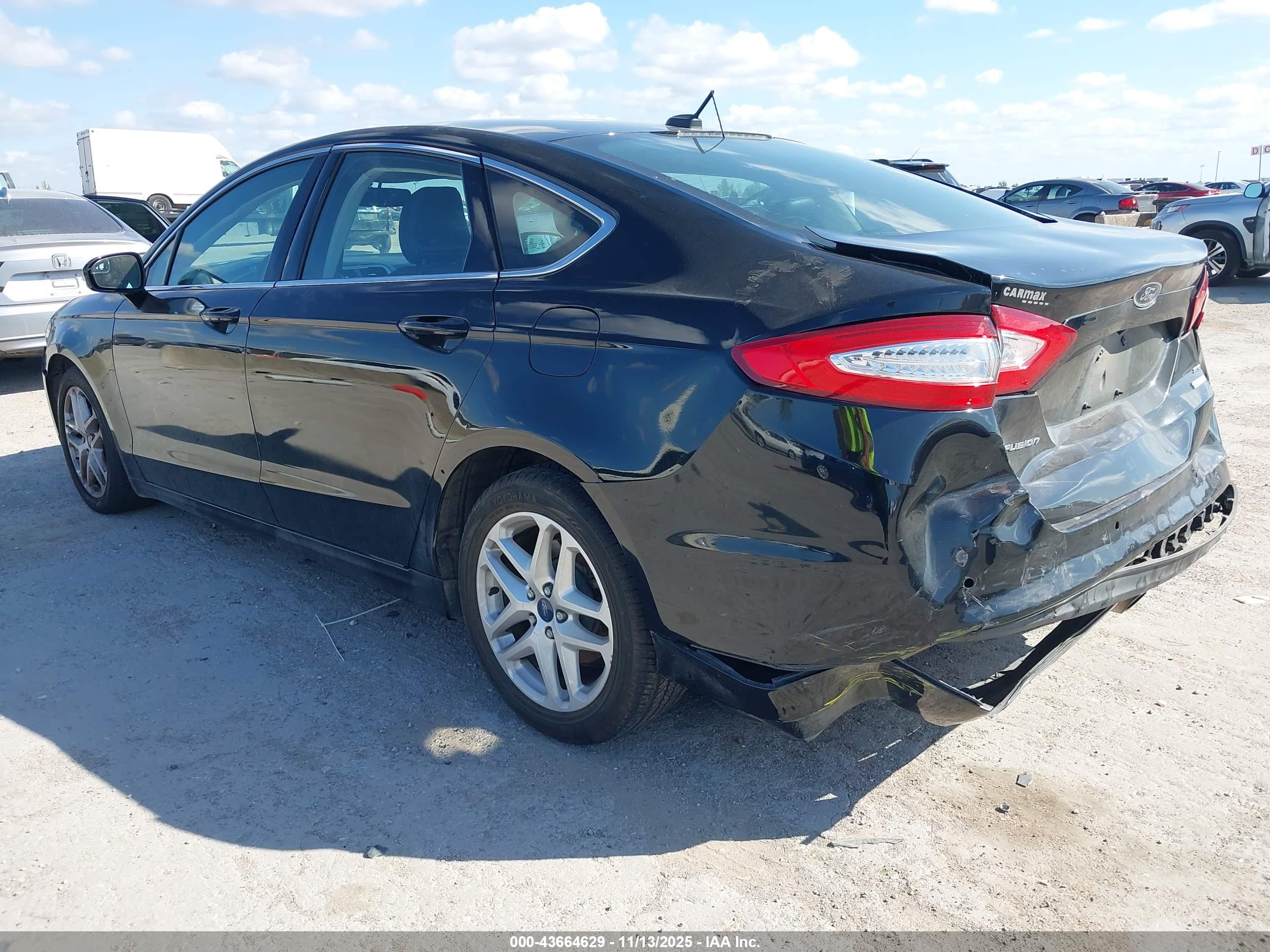 FORD FUSION image 3
