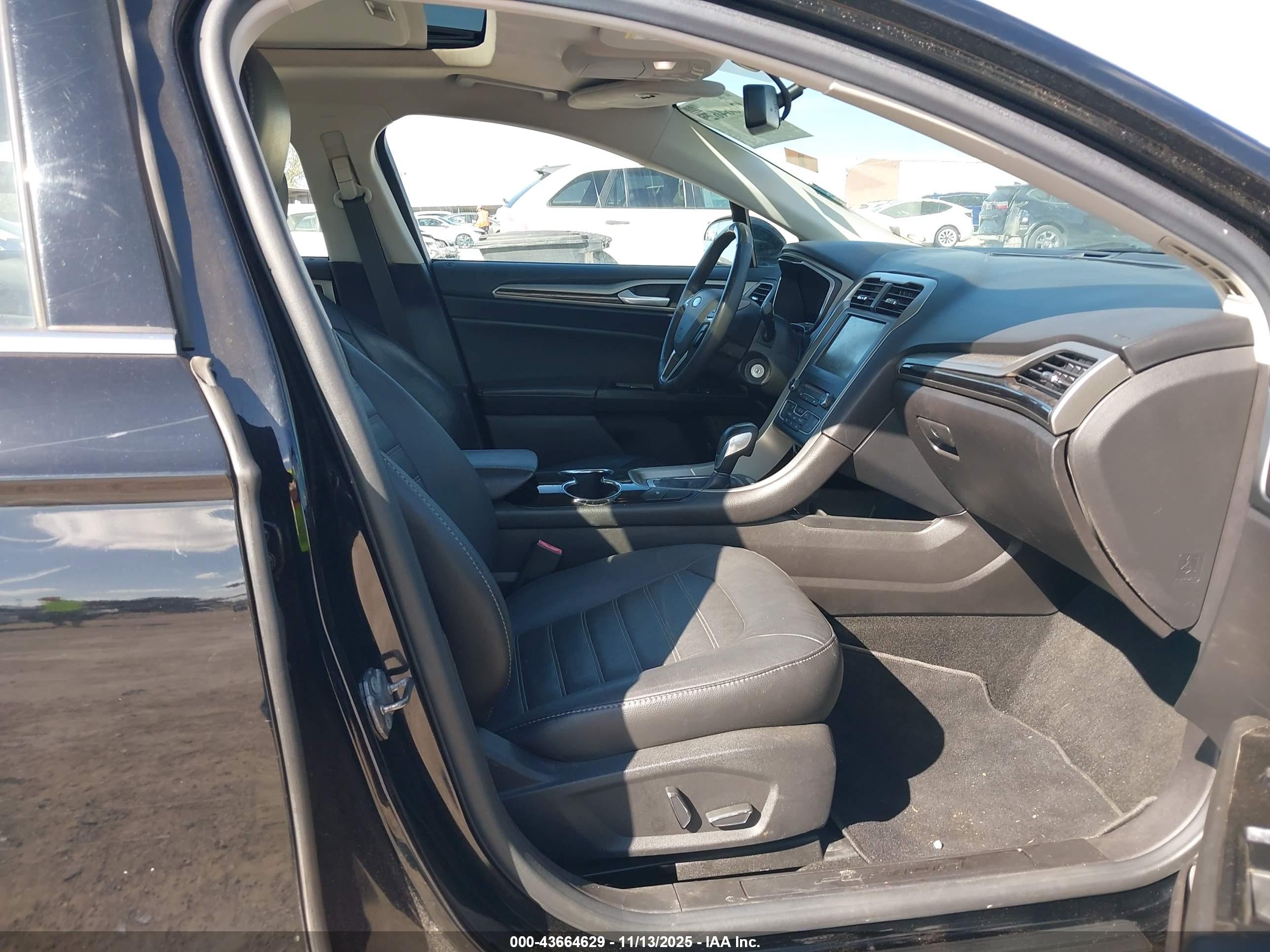 FORD FUSION image 5