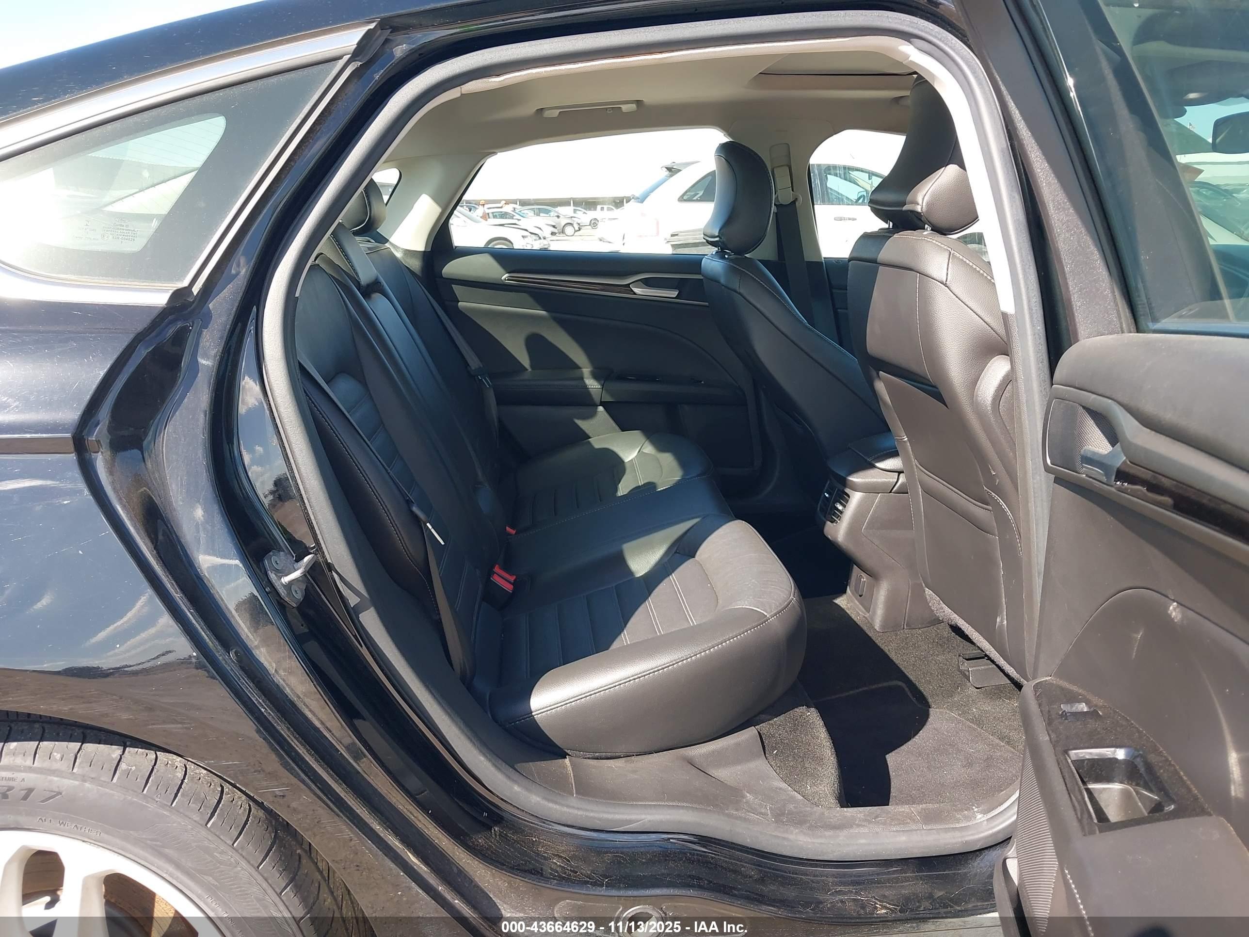 FORD FUSION image 8