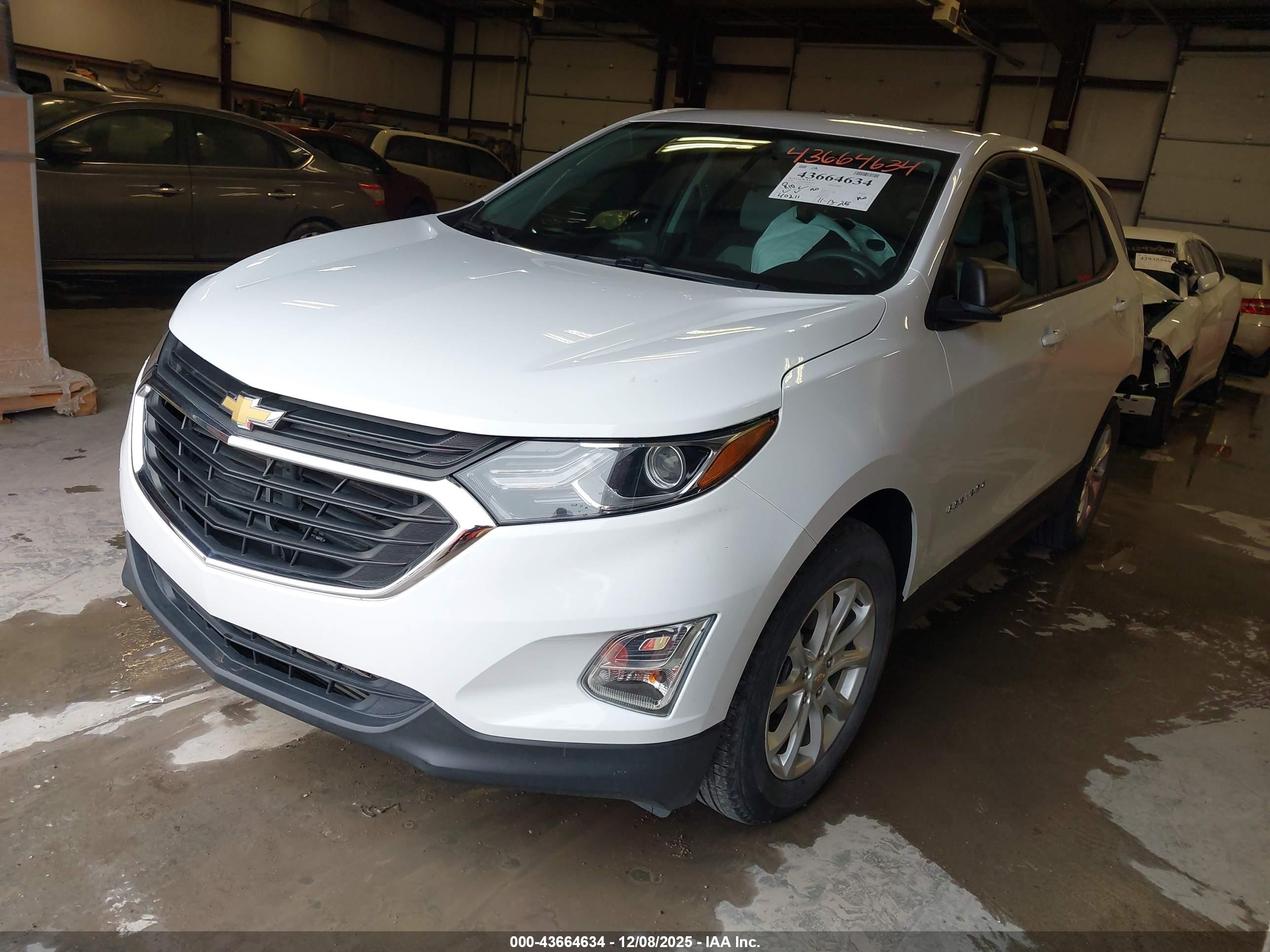 CHEVROLET EQUINOX image 2