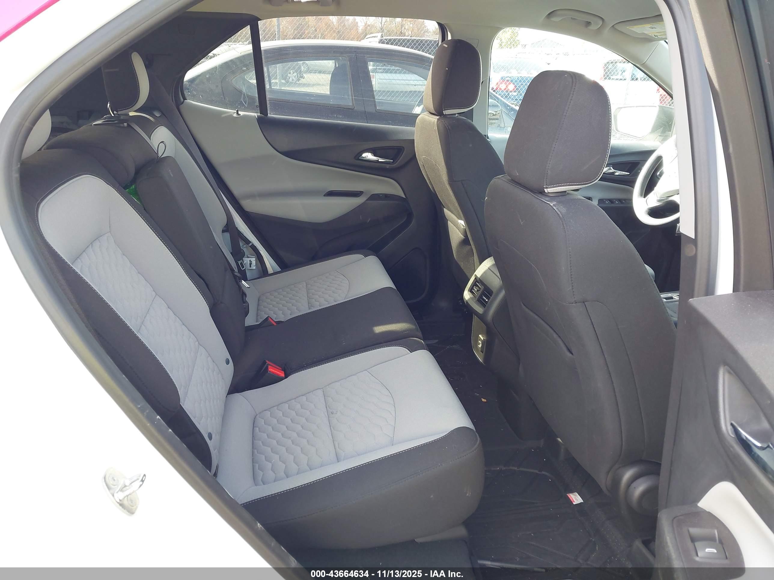 CHEVROLET EQUINOX image 8