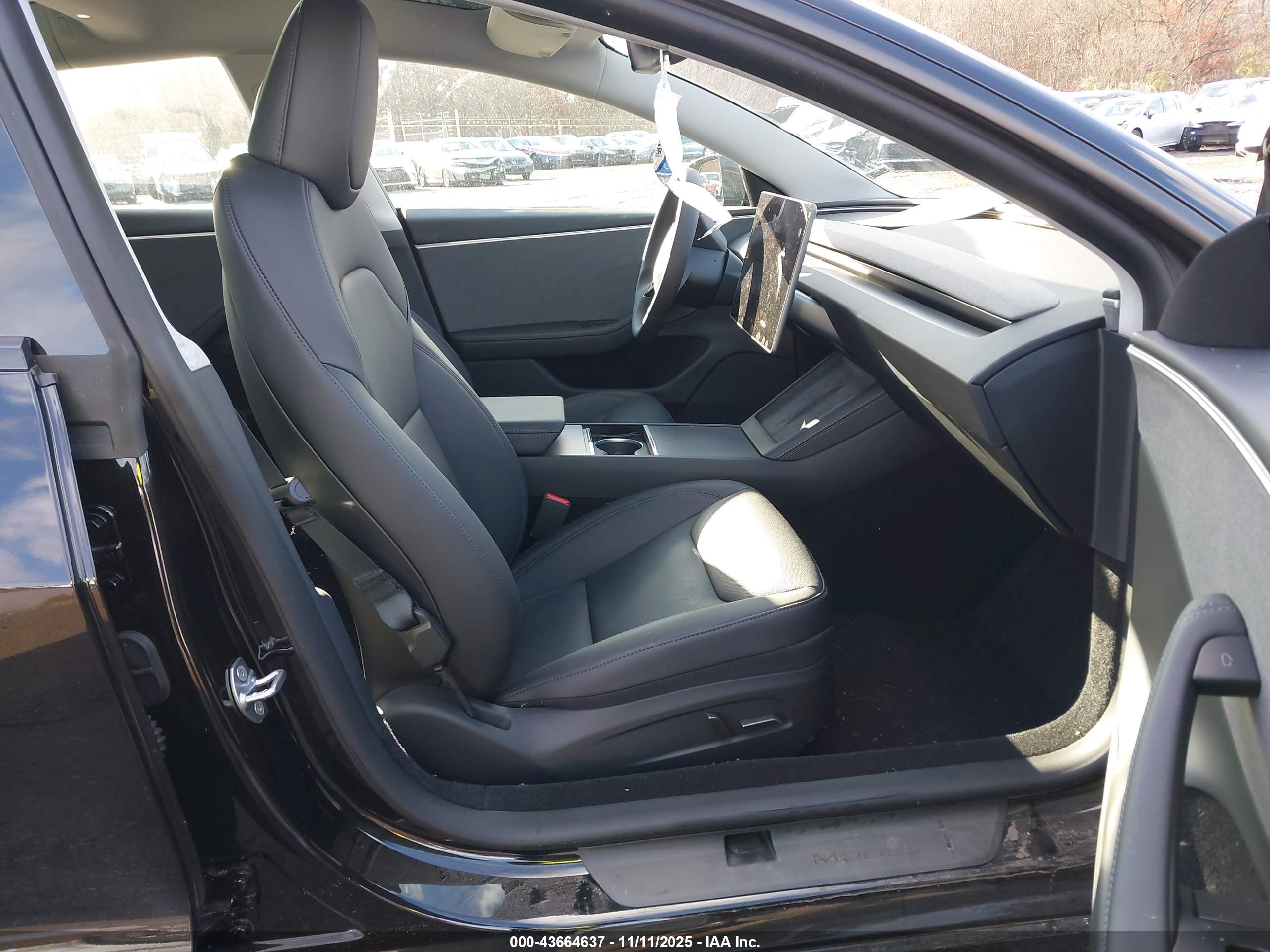 TESLA MODEL image 5
