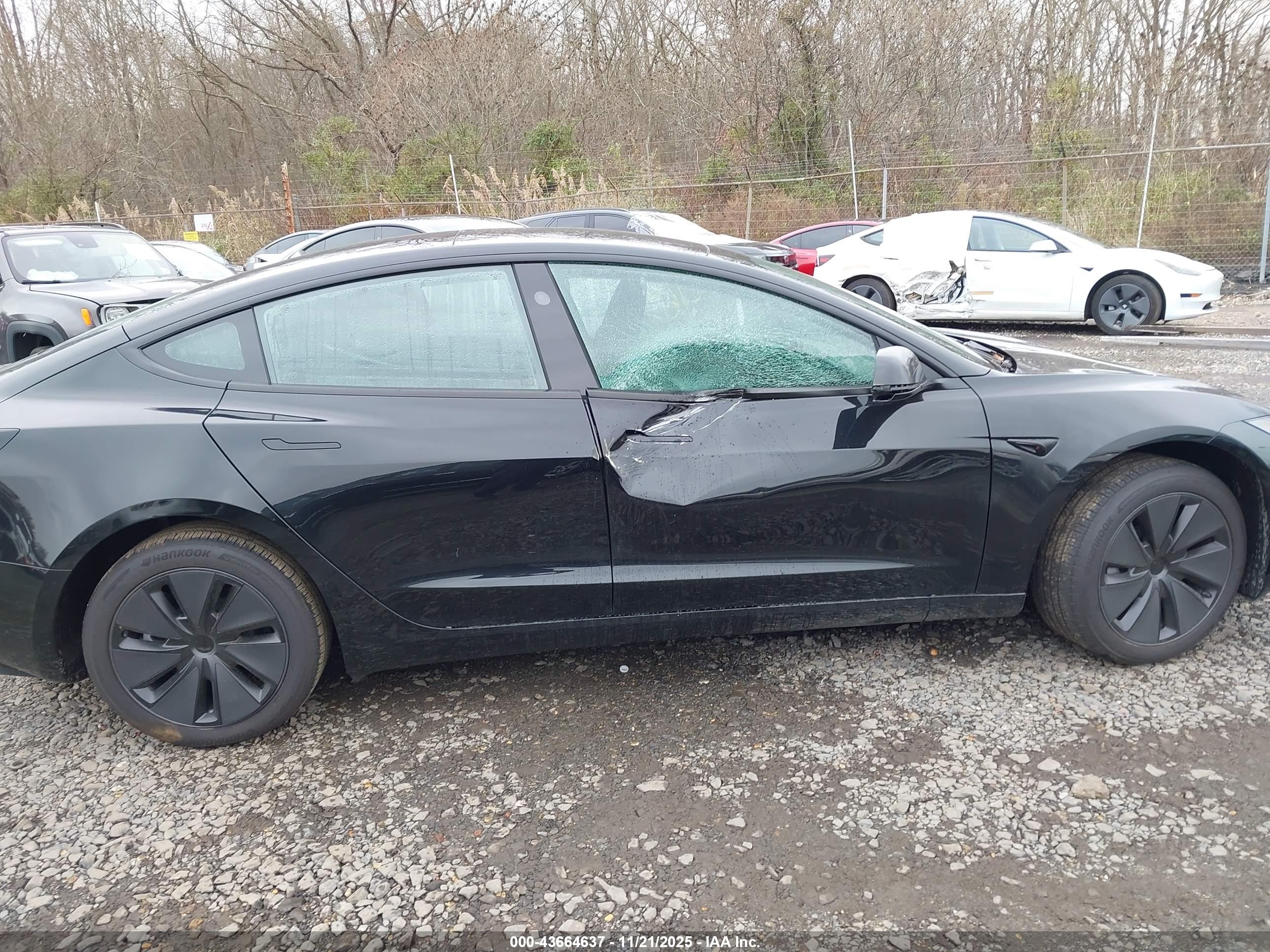 TESLA MODEL image 6