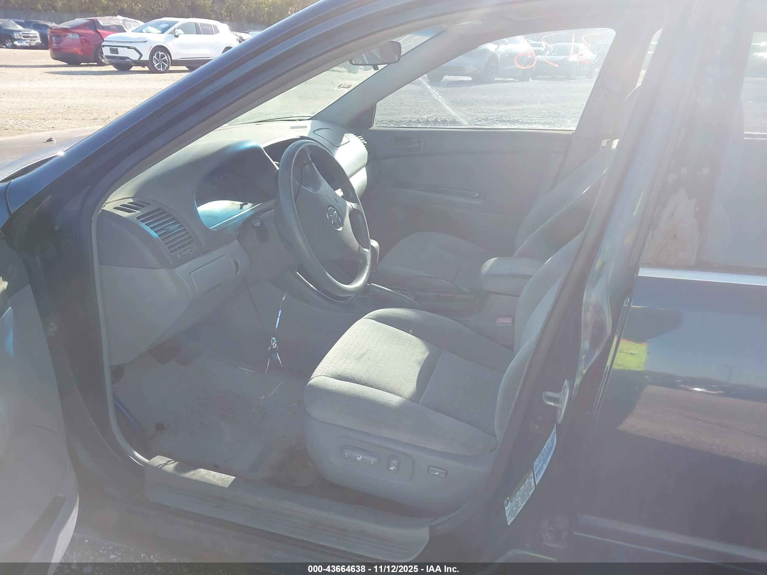 TOYOTA CAMRY image 5