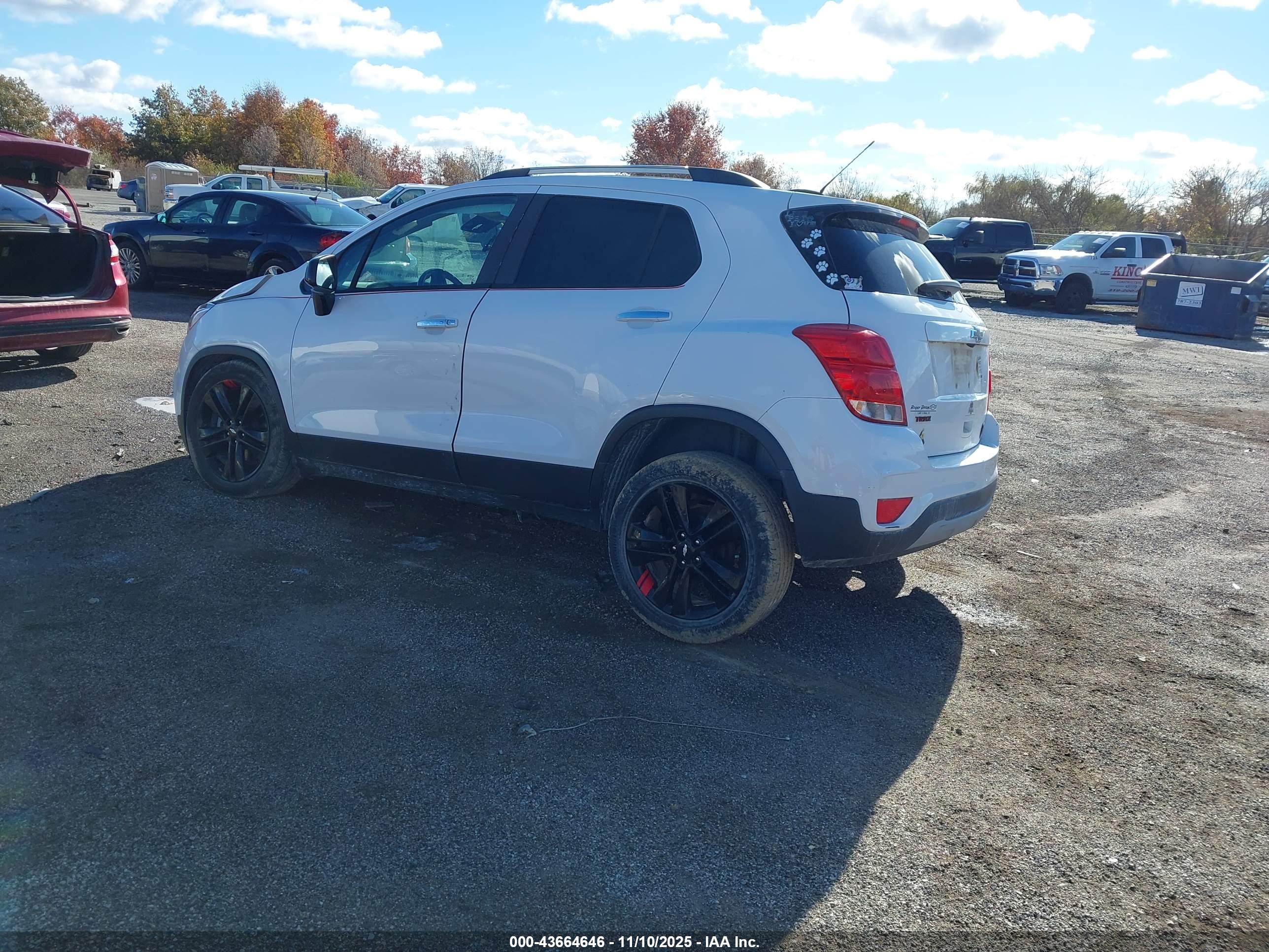 CHEVROLET TRAX image 3