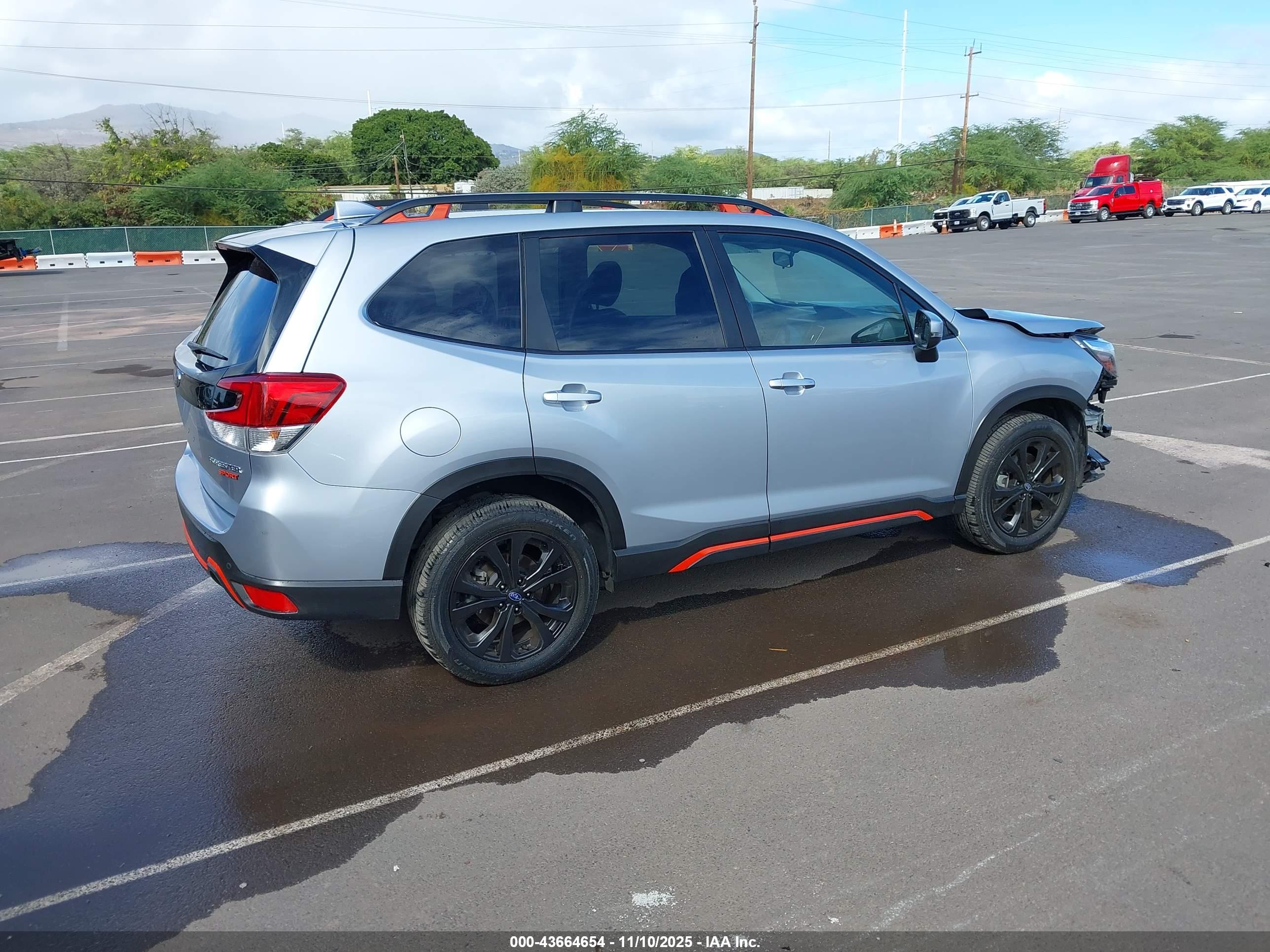 SUBARU FORESTER image 4