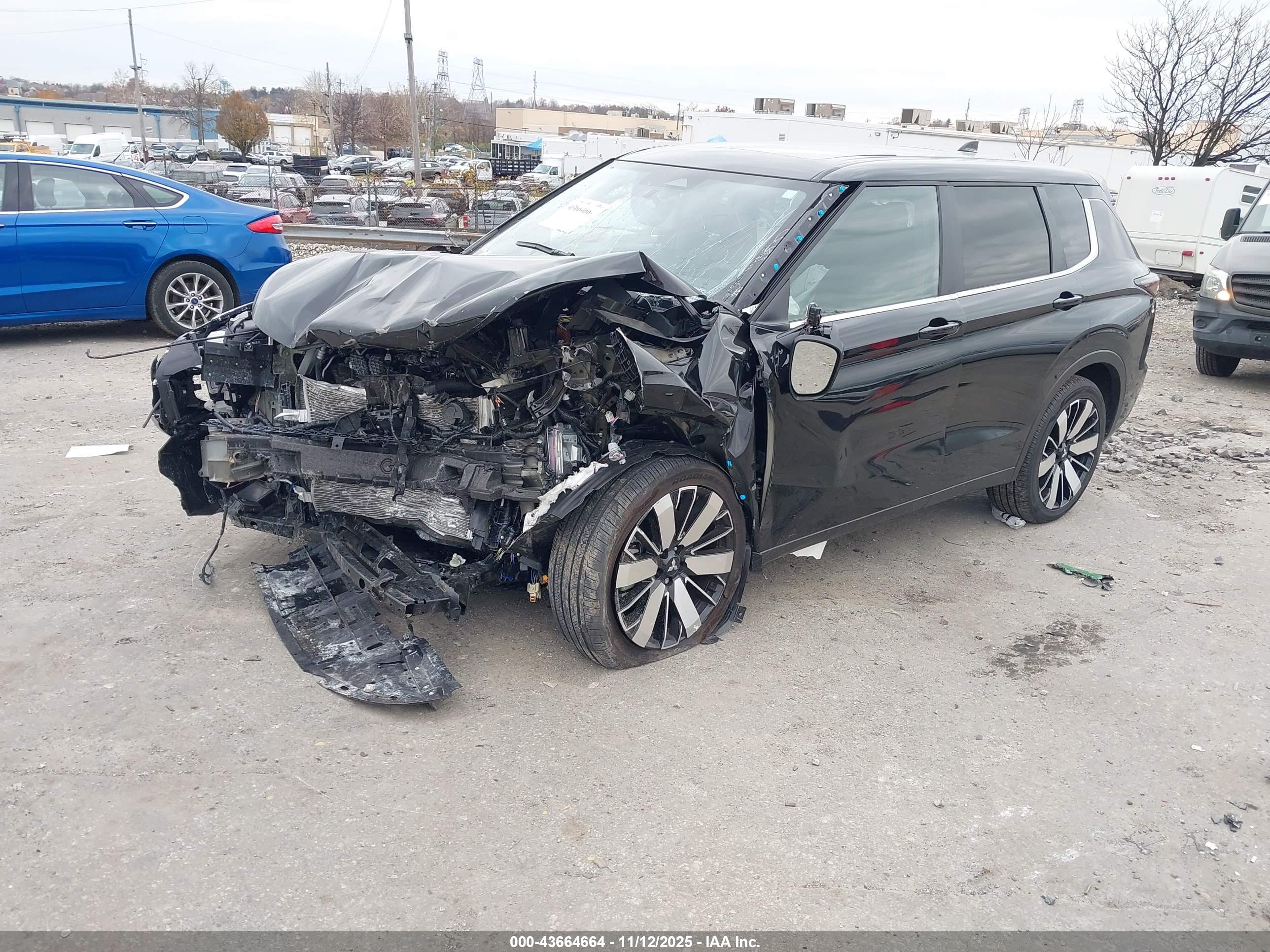 MITSUBISHI OUTLANDER image 2