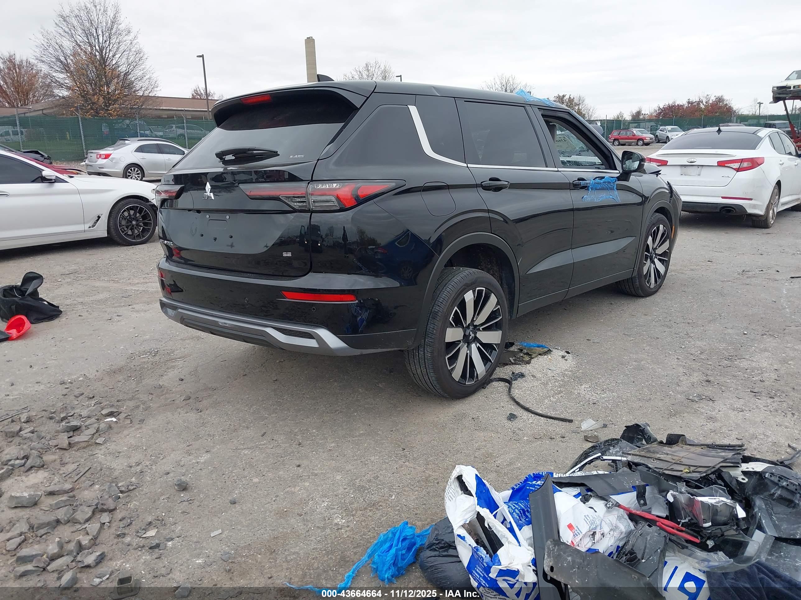 MITSUBISHI OUTLANDER image 4