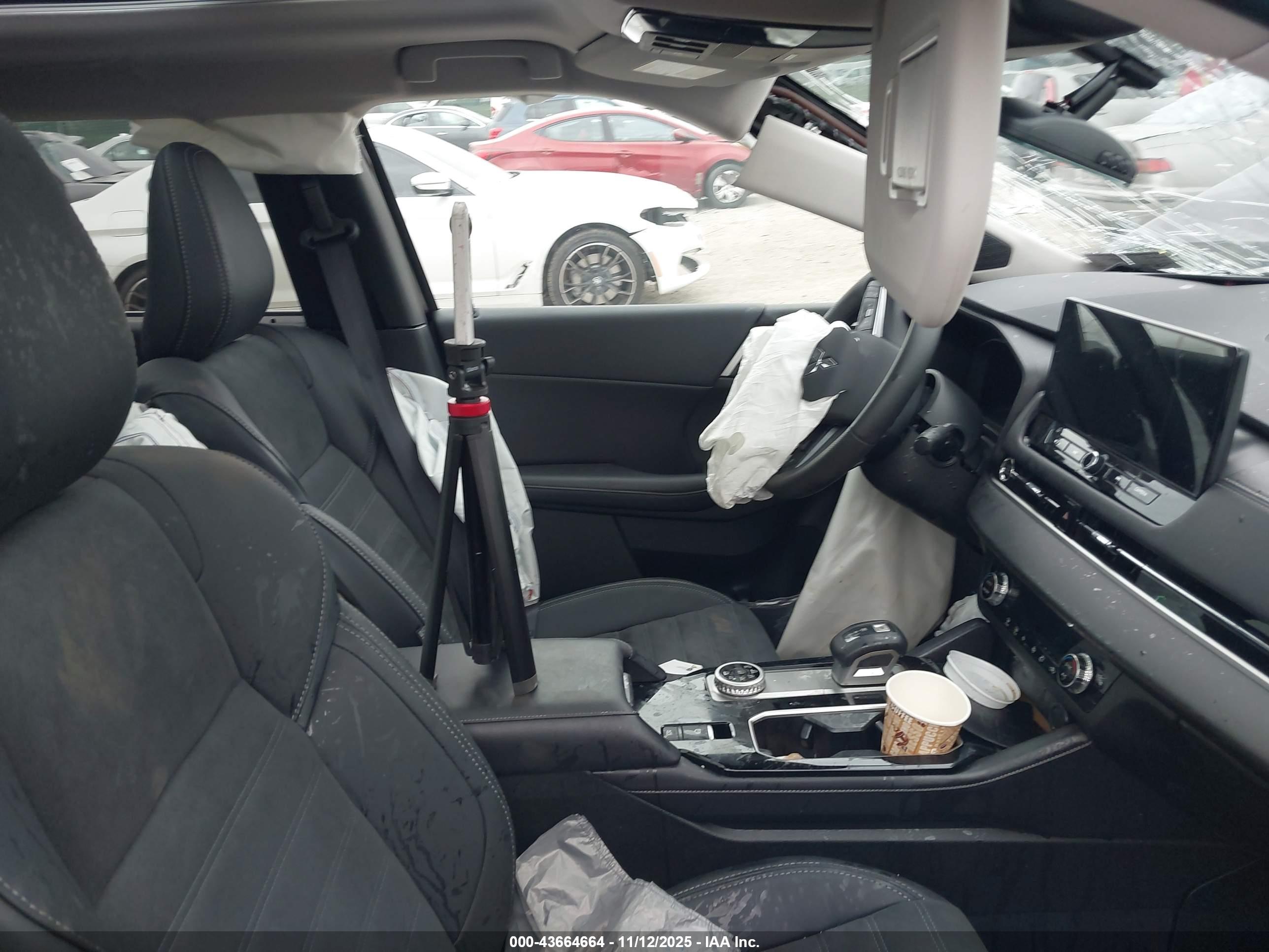 MITSUBISHI OUTLANDER image 5