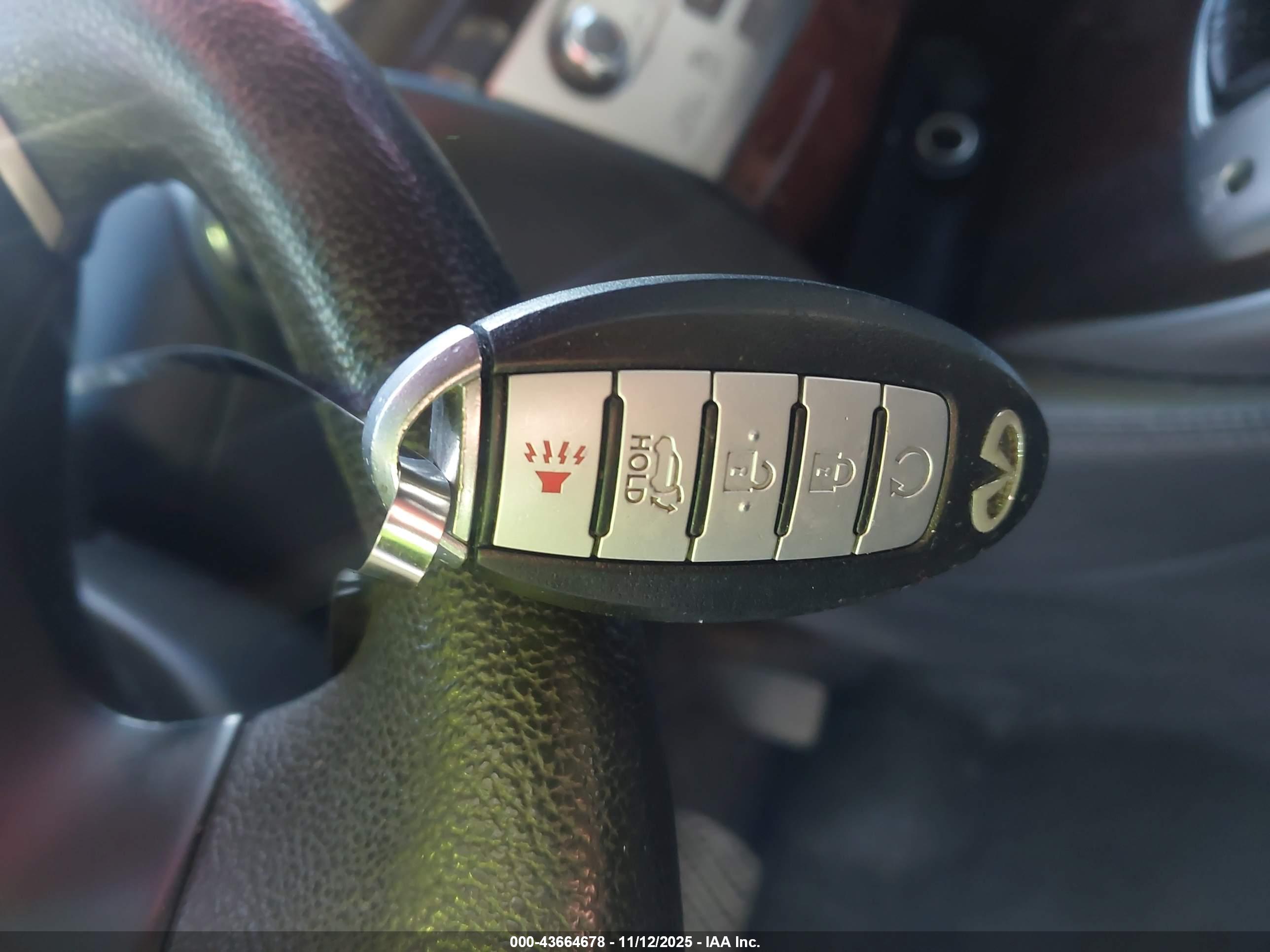 INFINITI JX35 image 11
