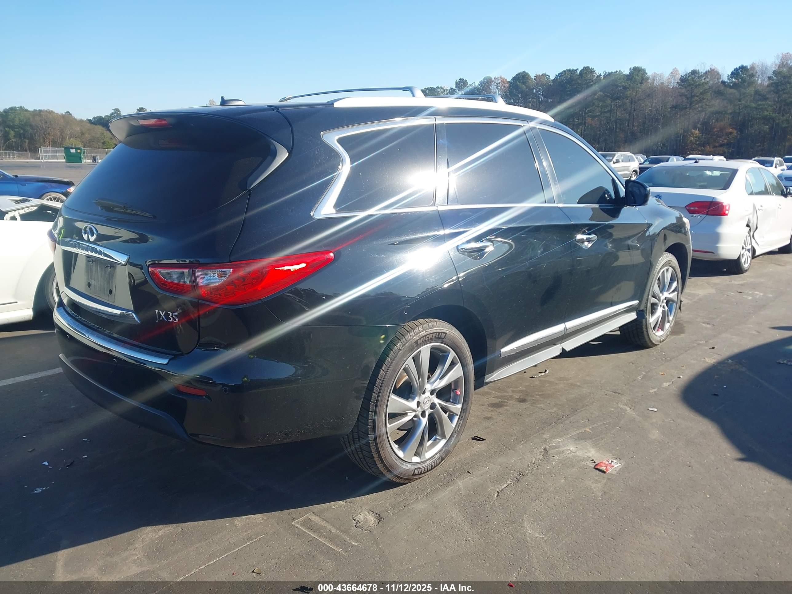 INFINITI JX35 image 4