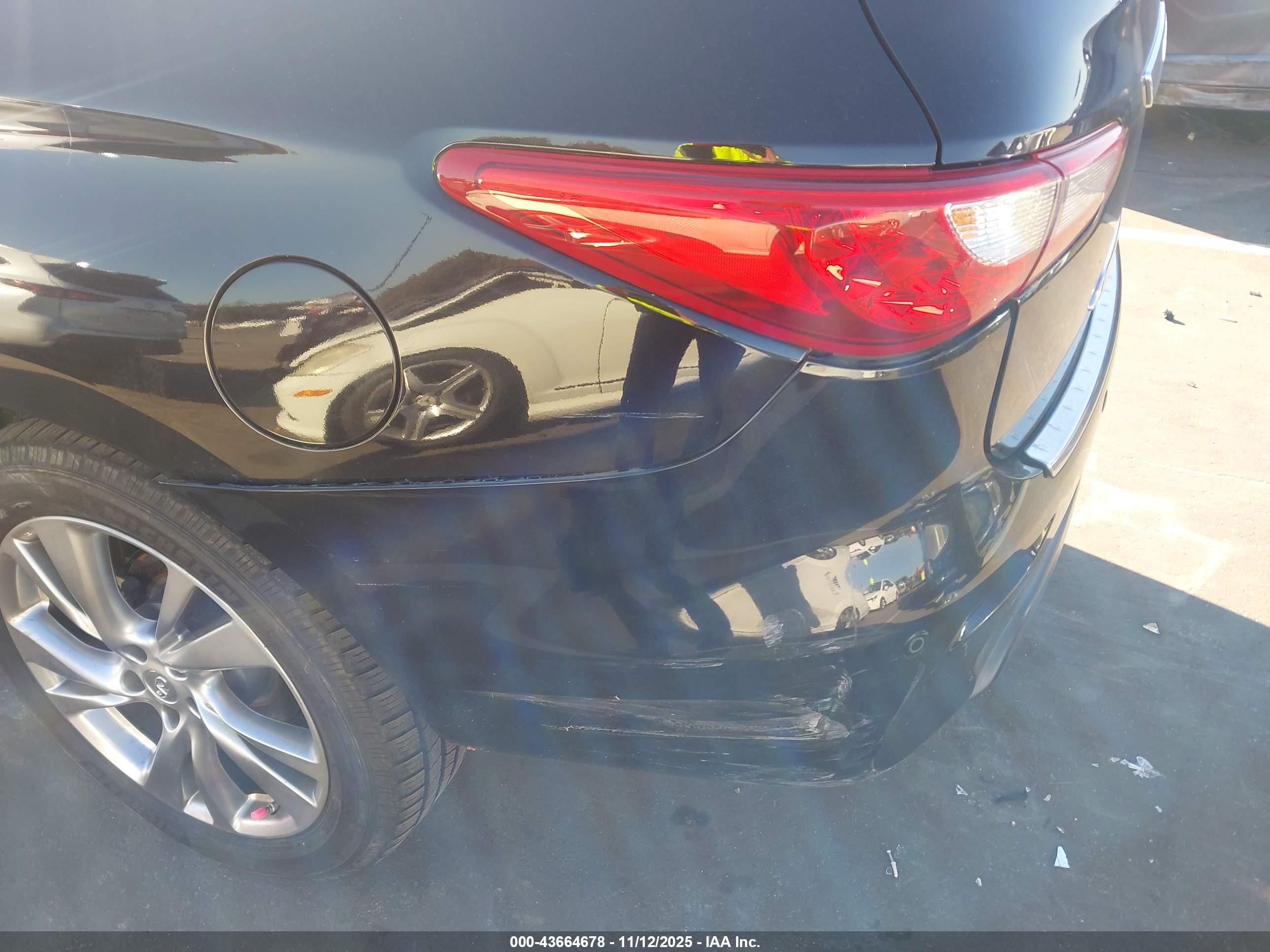 INFINITI JX35 image 6