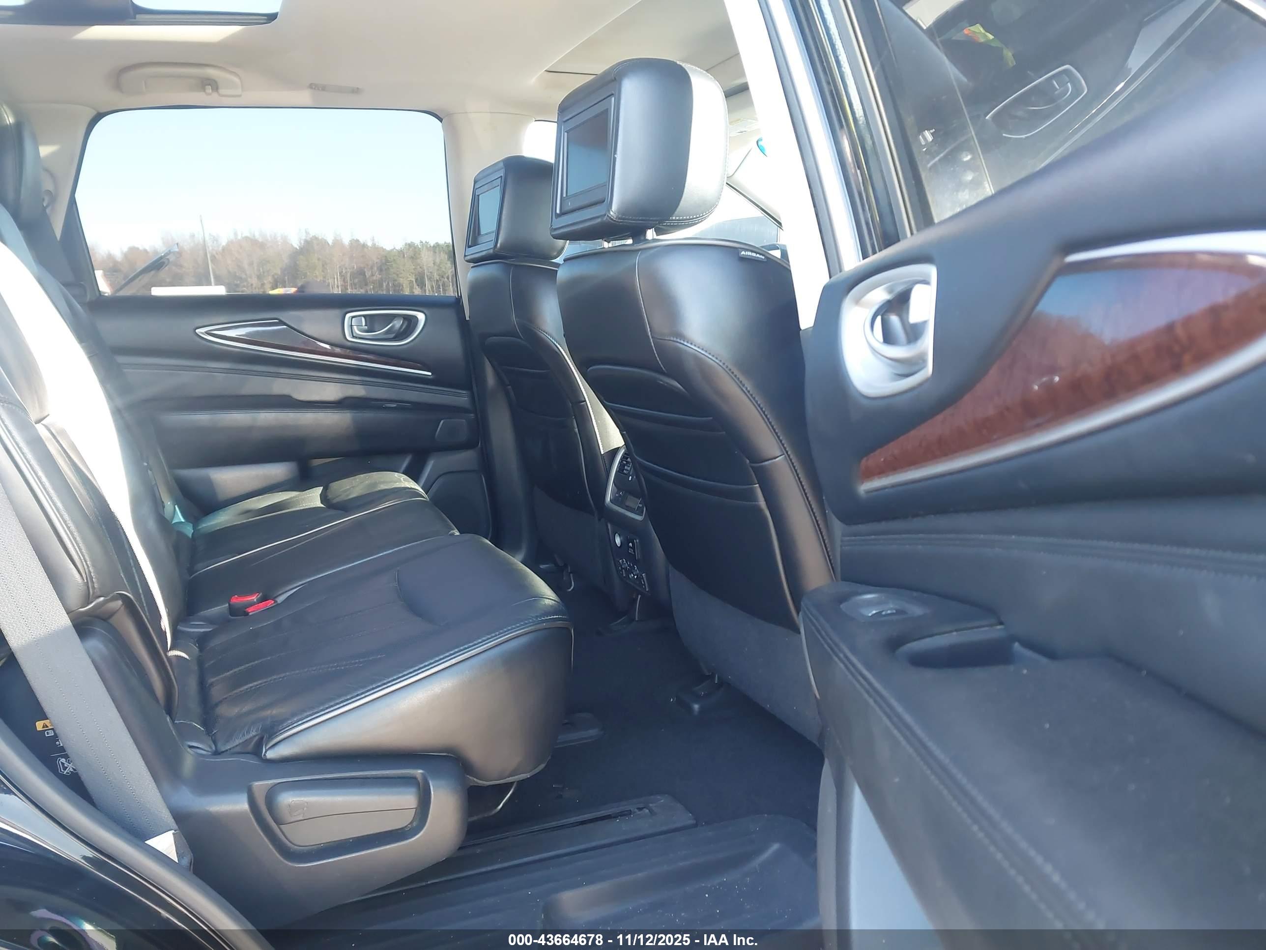 INFINITI JX35 image 8
