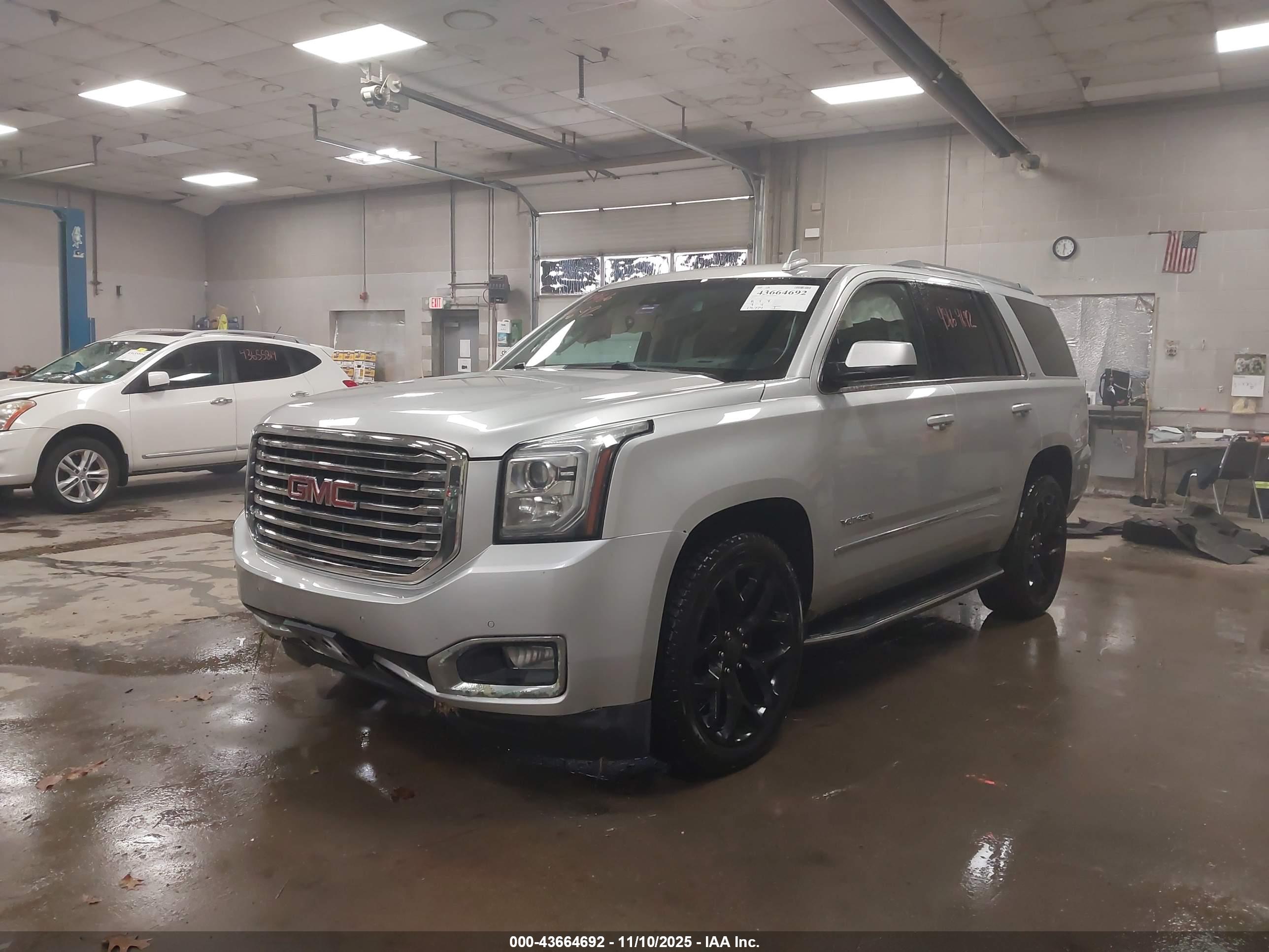 GMC YUKON image 2