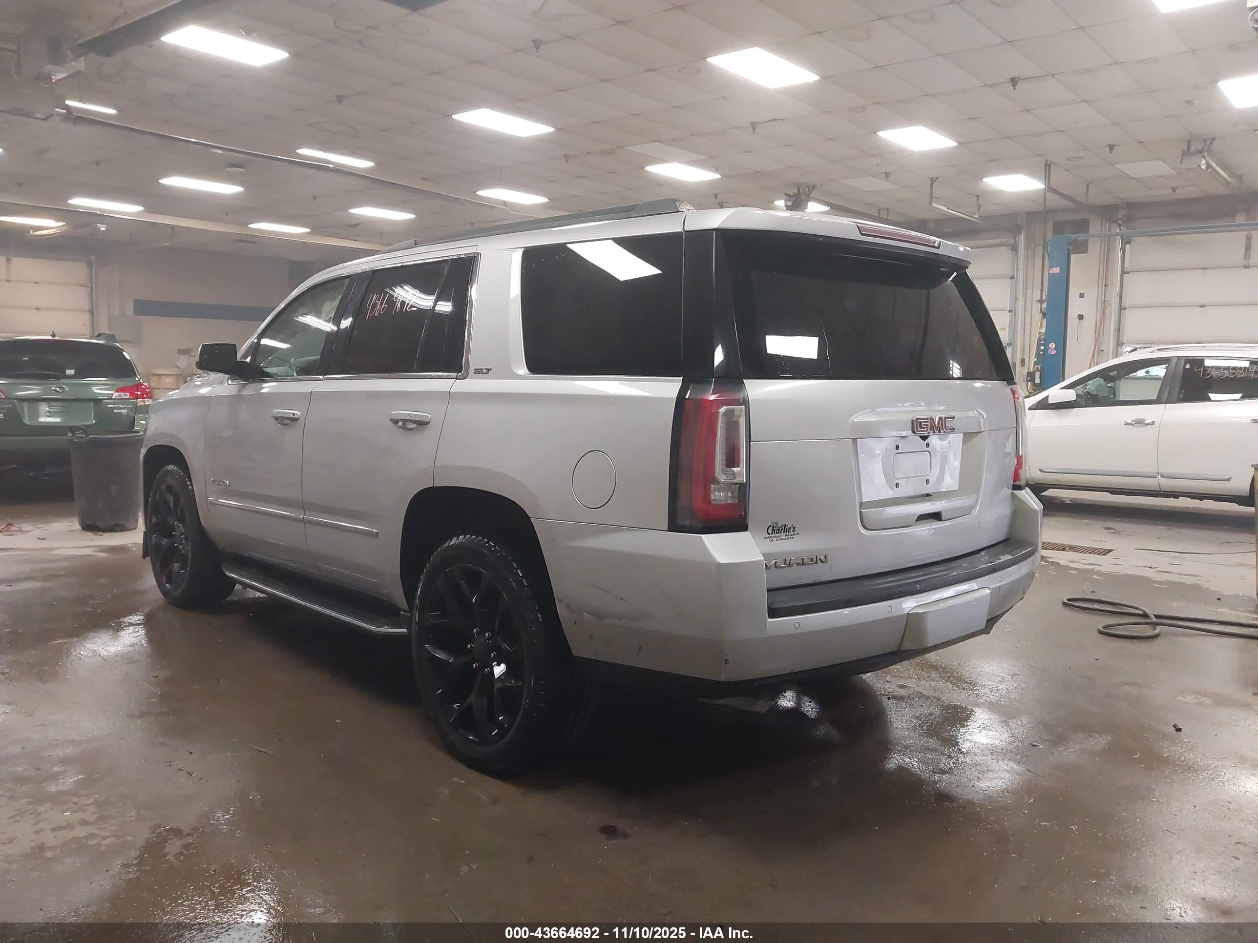 GMC YUKON image 3