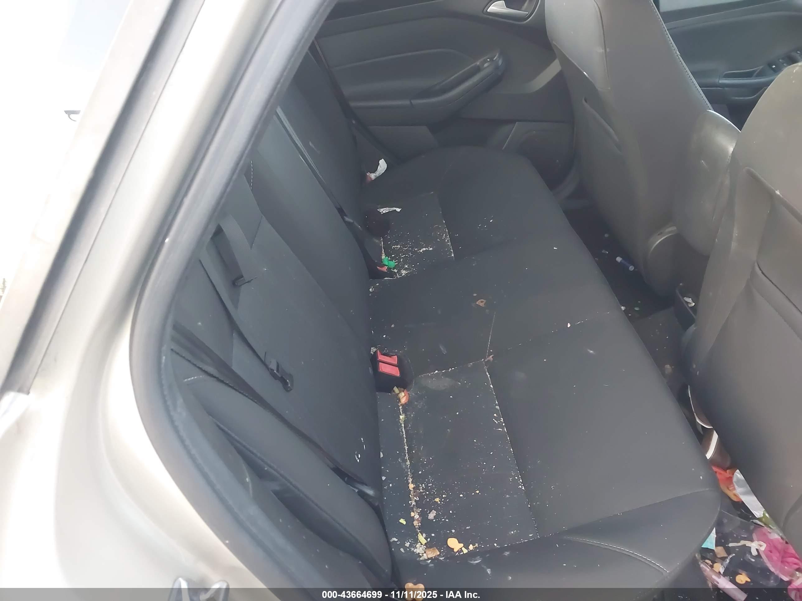 FORD FOCUS image 8