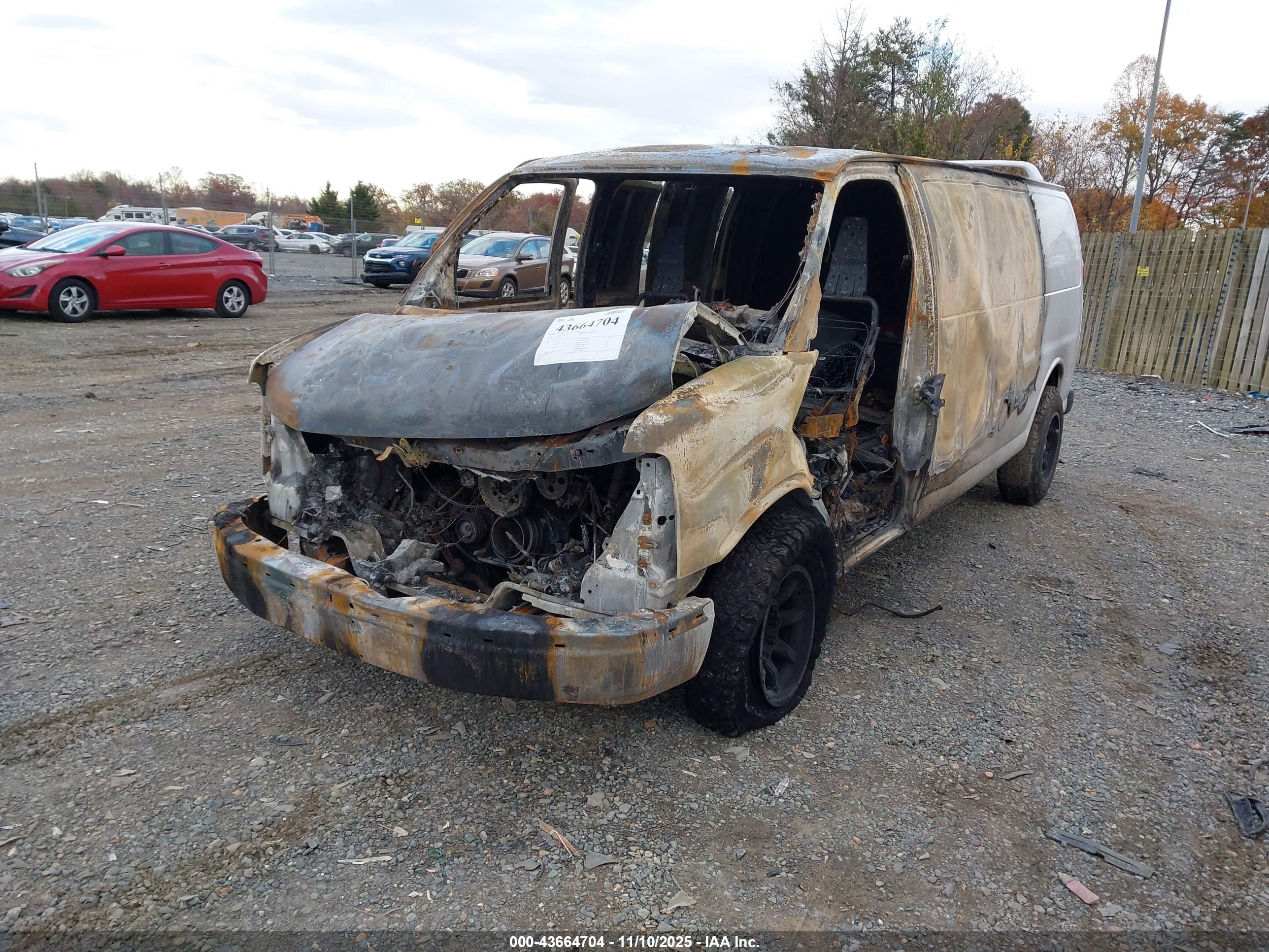 CHEVROLET EXPRESS image 2