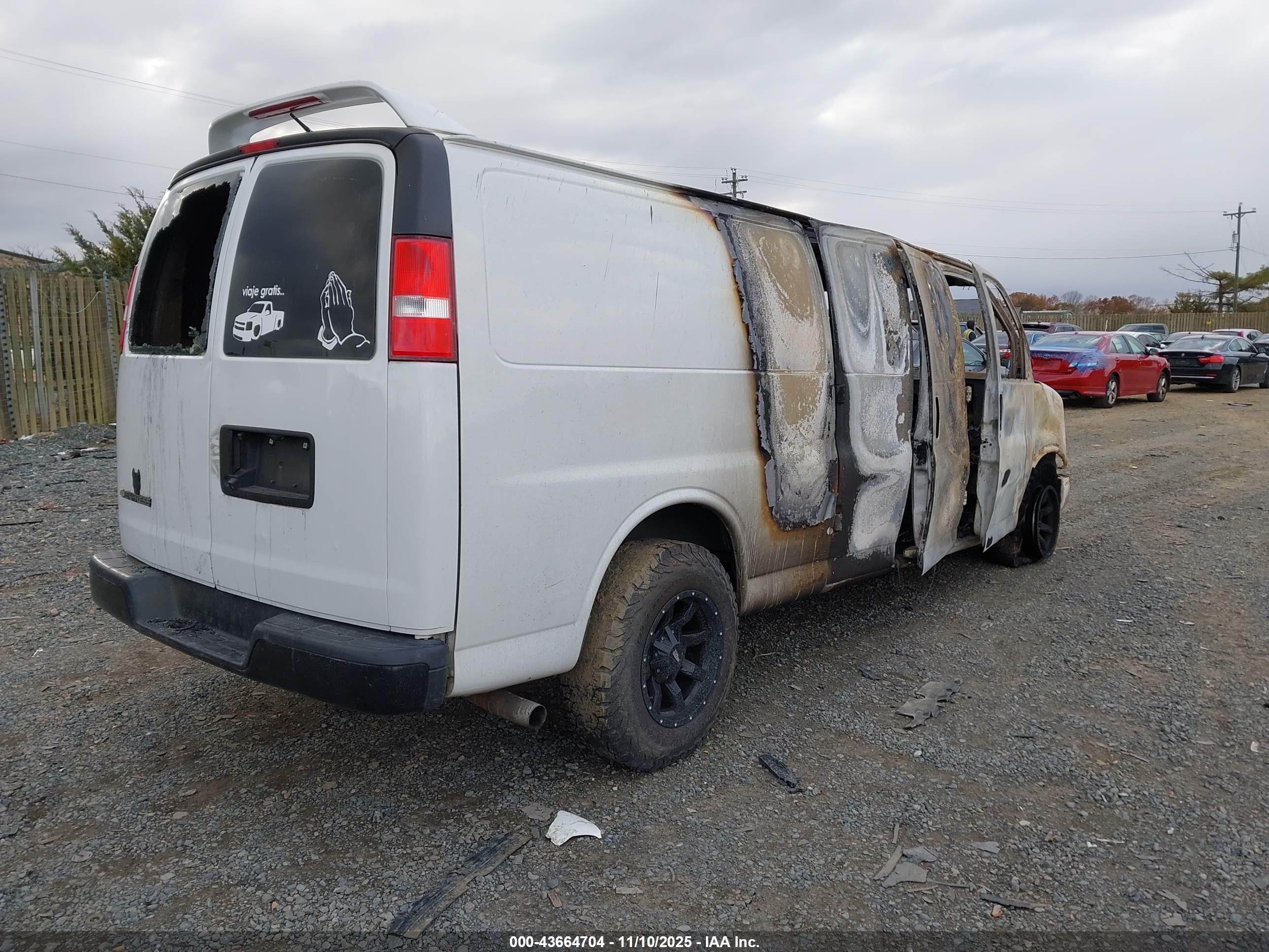 CHEVROLET EXPRESS image 4