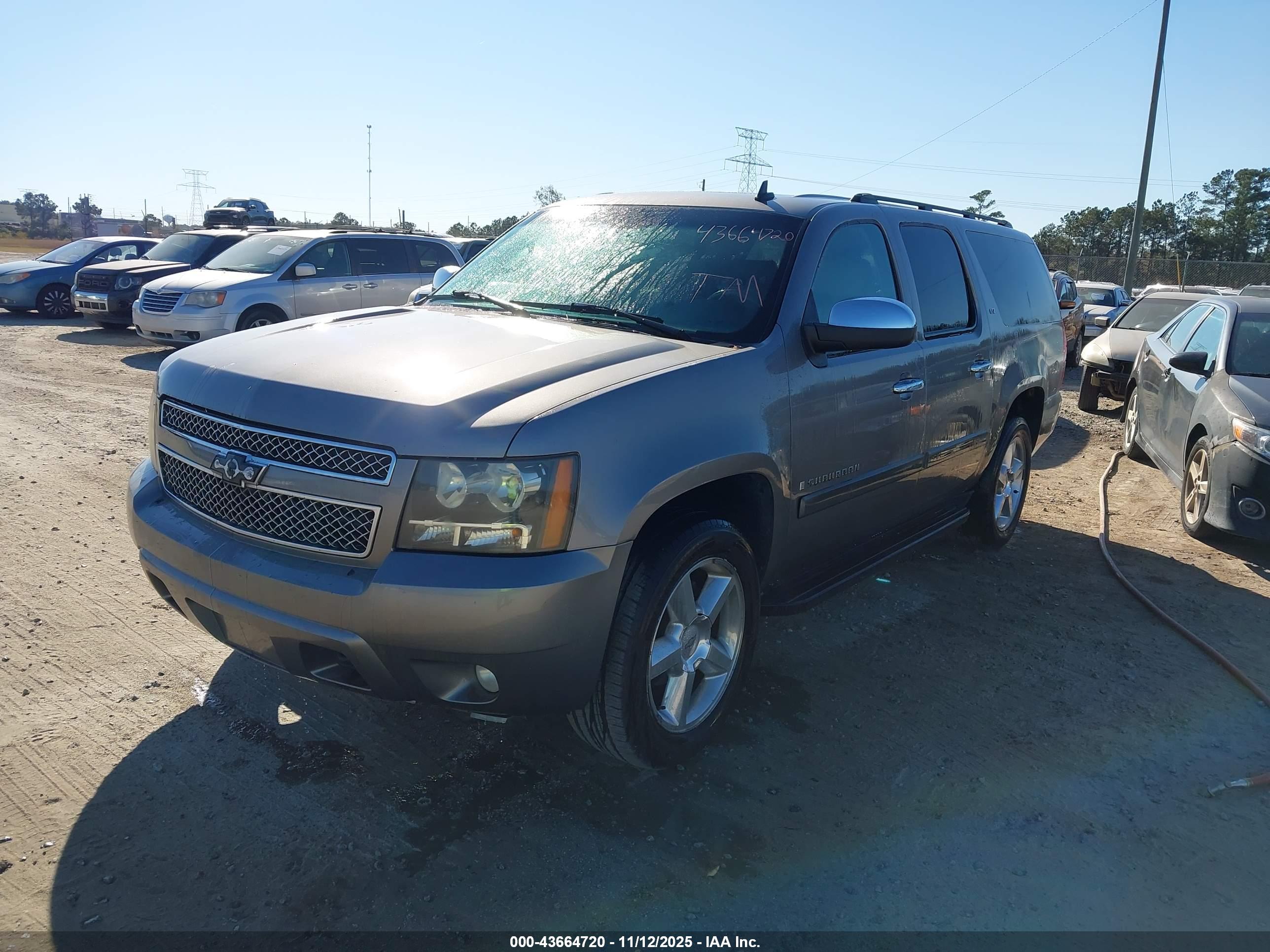 CHEVROLET SUBURBAN image 2