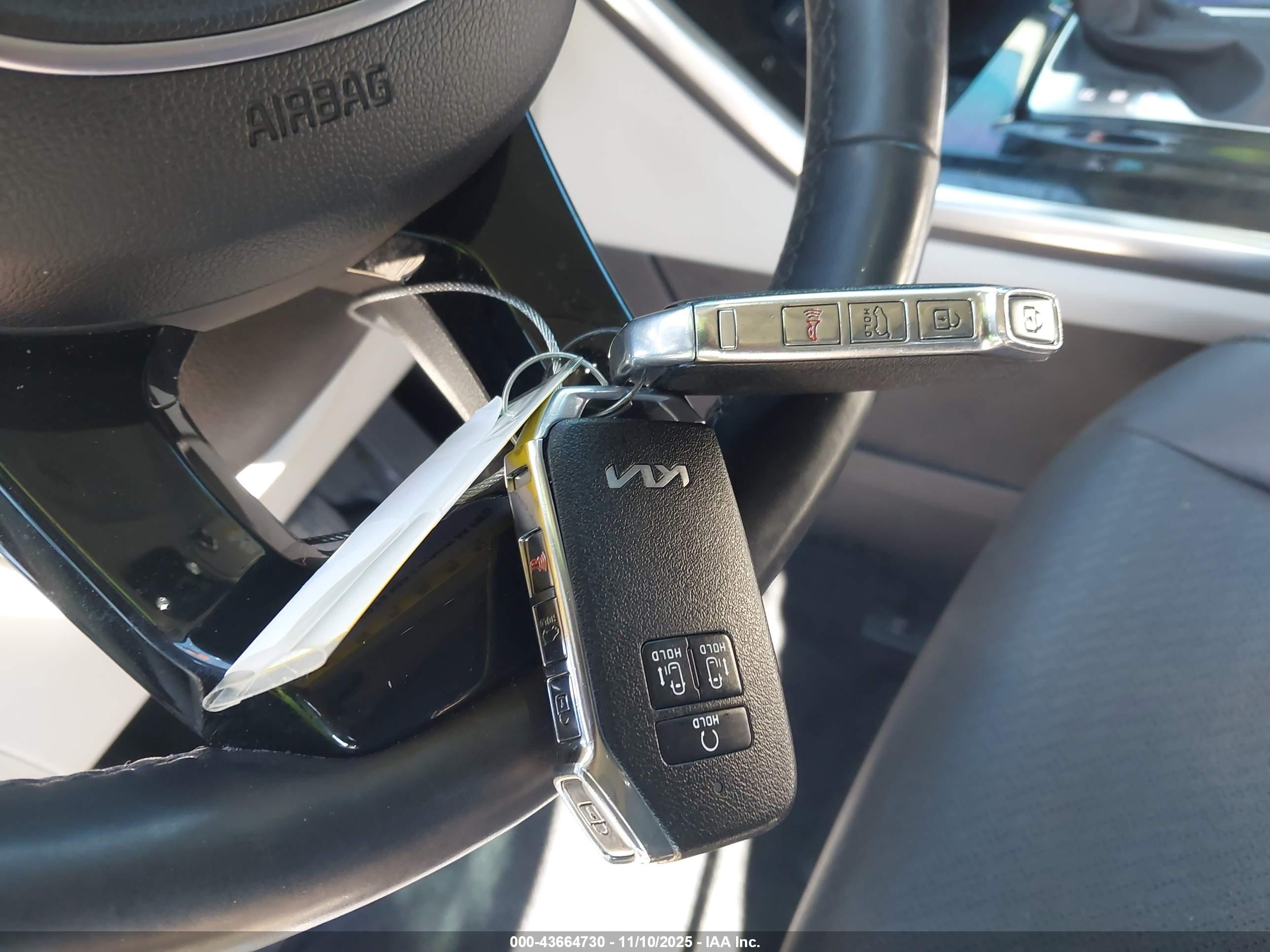 KIA CARNIVAL image 11