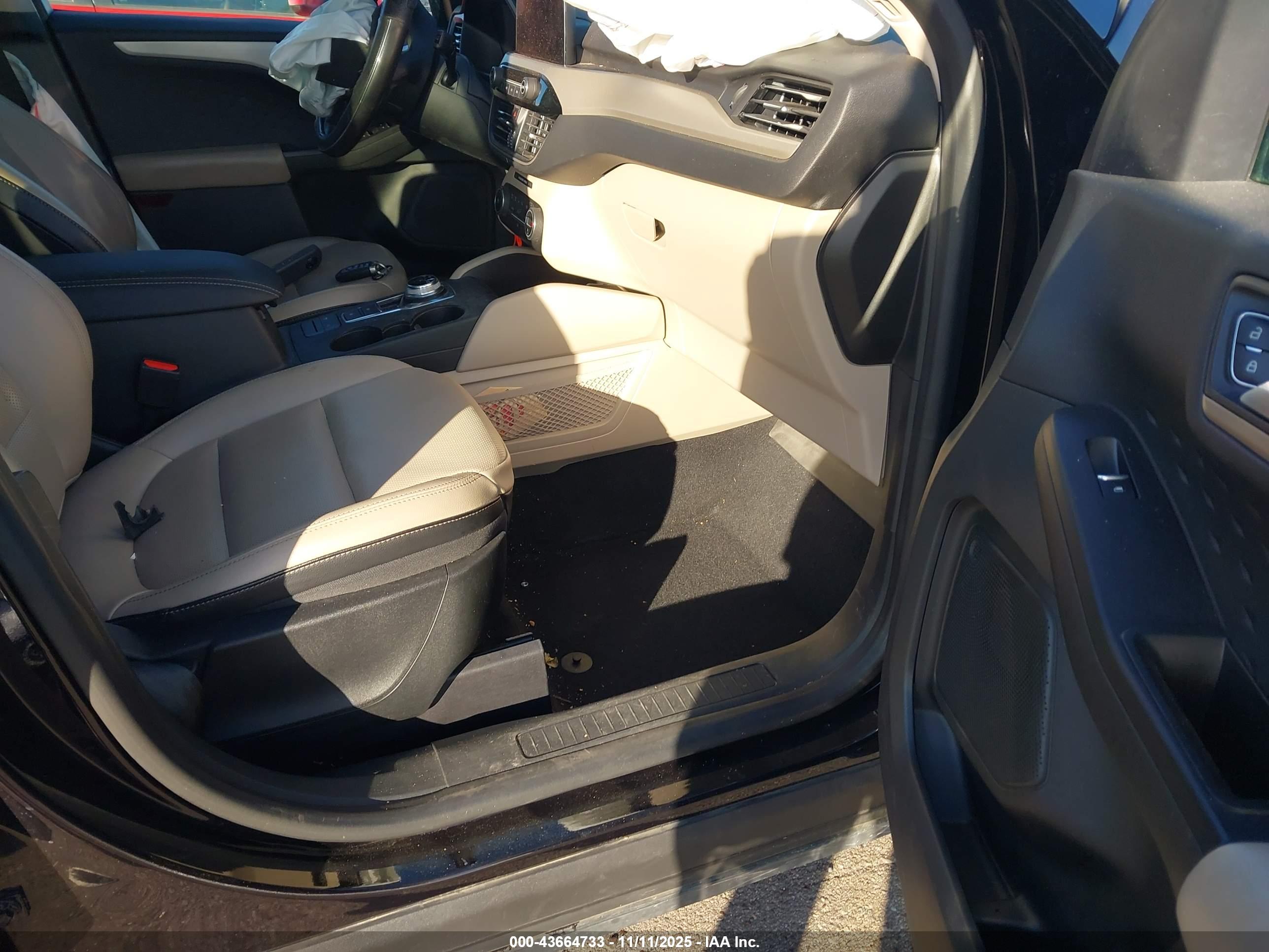 FORD ESCAPE image 5