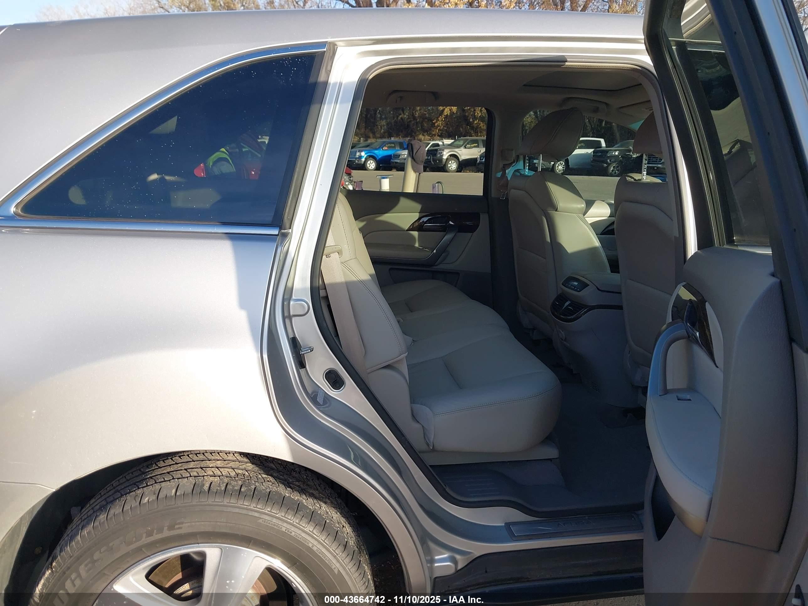 ACURA MDX image 8