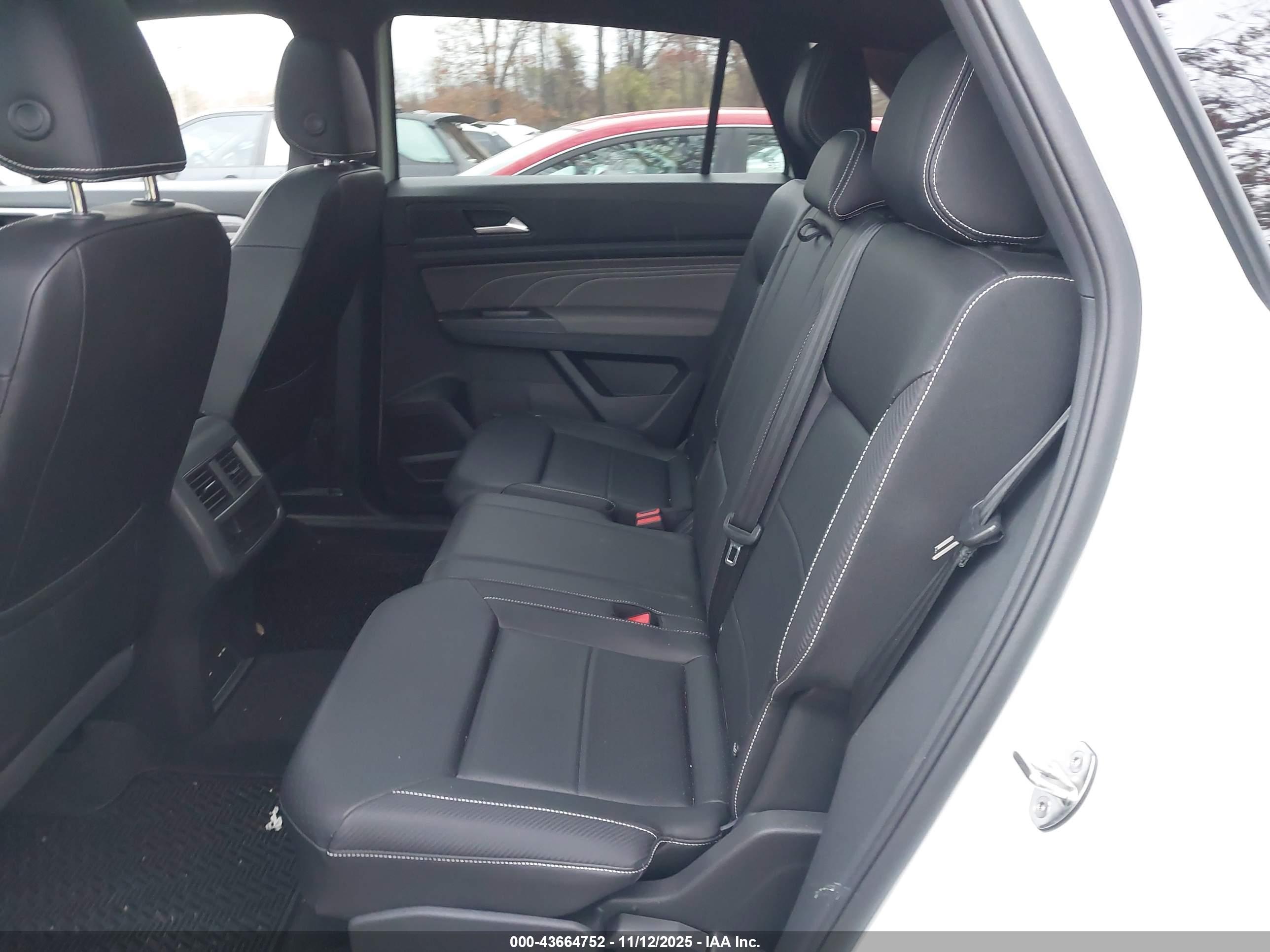 VOLKSWAGEN ATLAS image 8