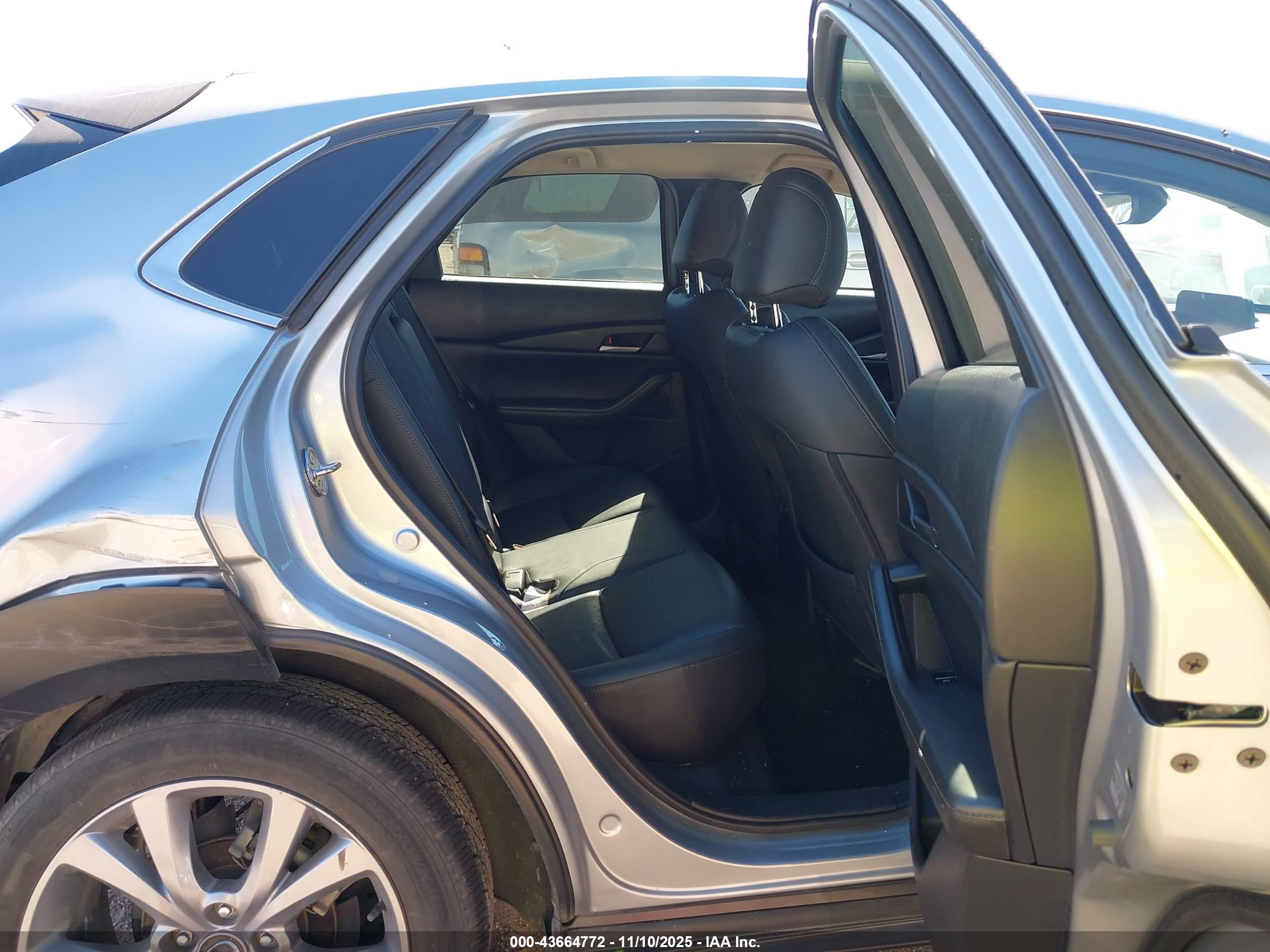 MAZDA CX-30 image 8