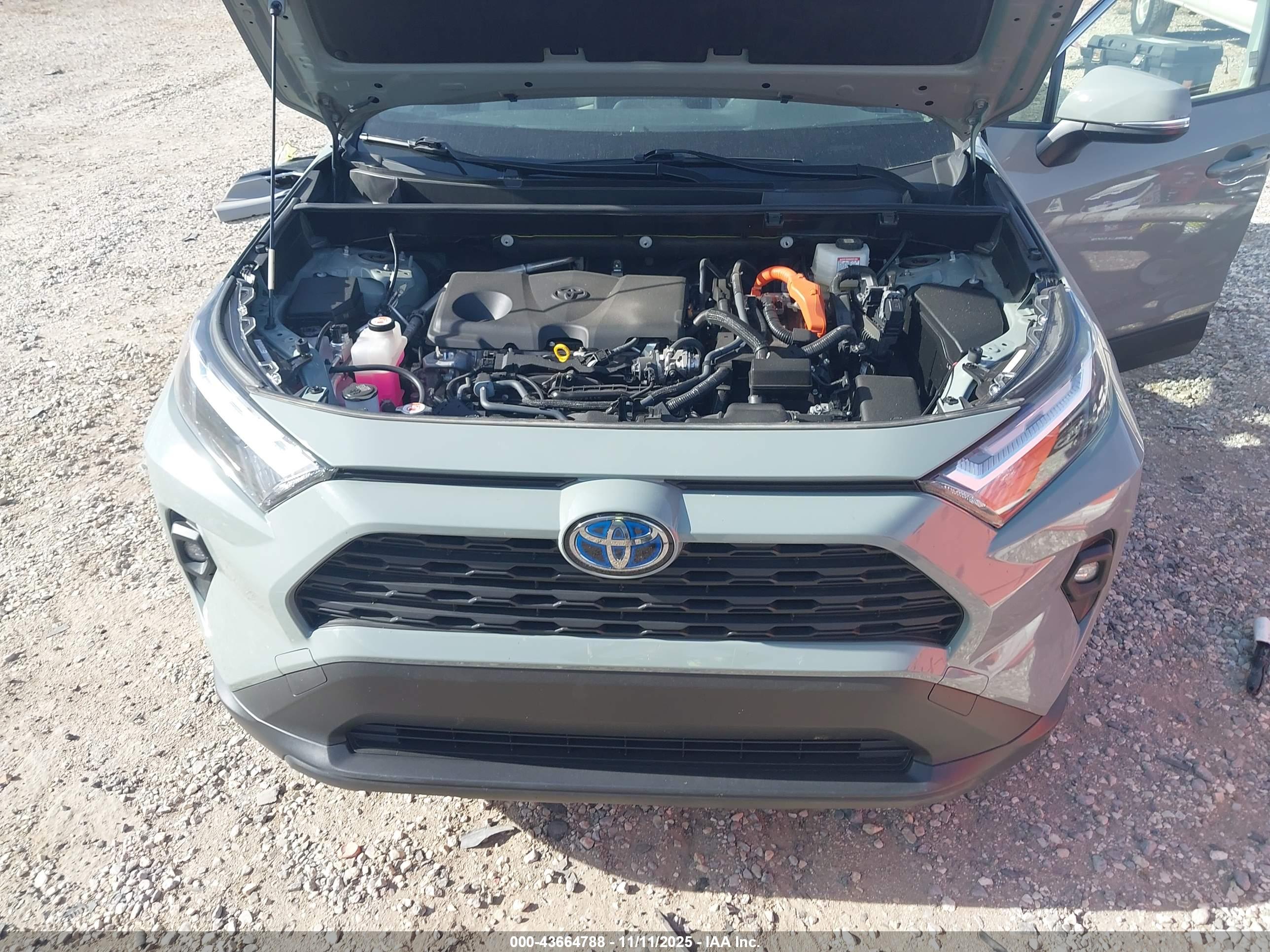 TOYOTA RAV4 image 10