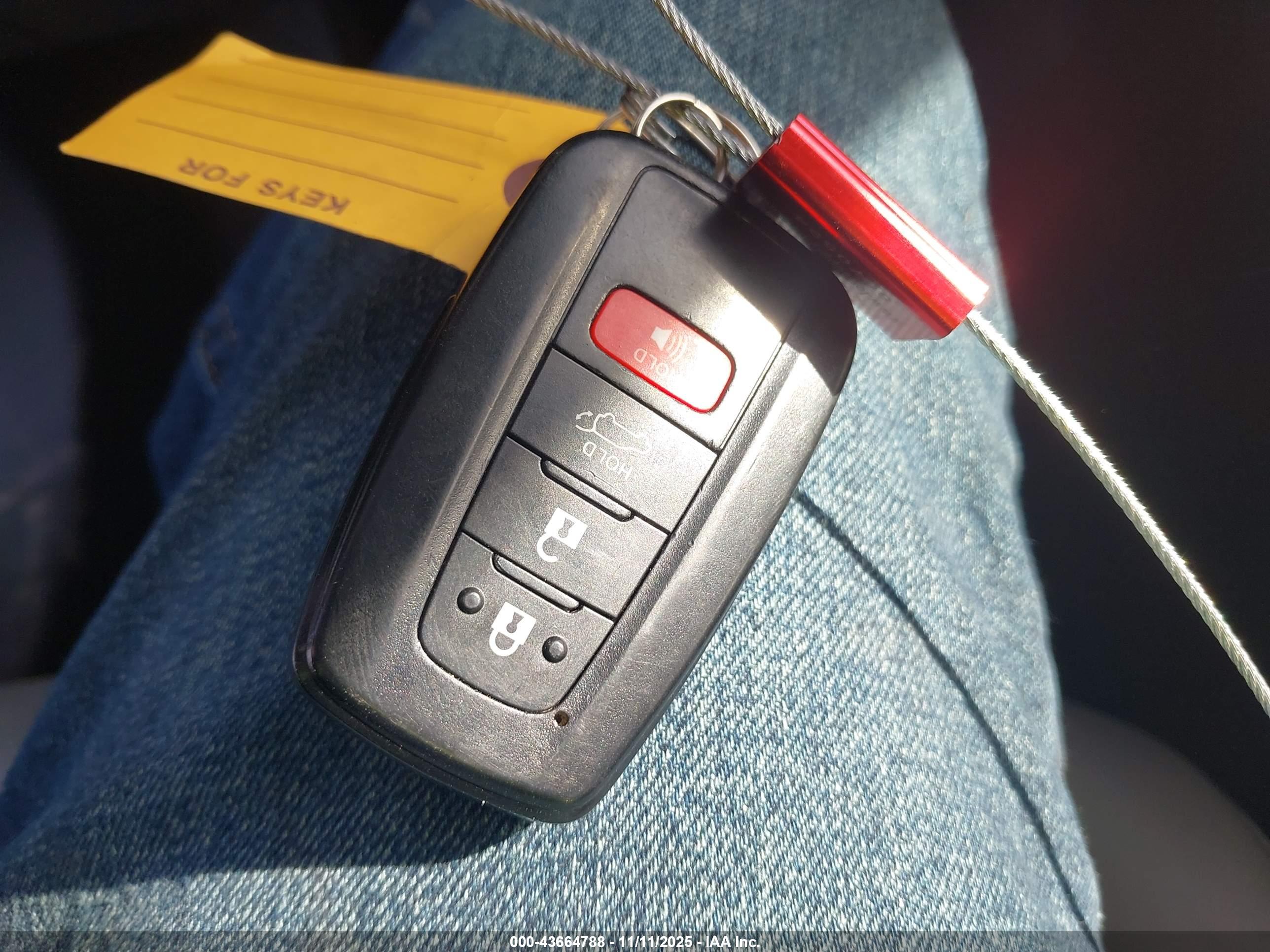TOYOTA RAV4 image 11