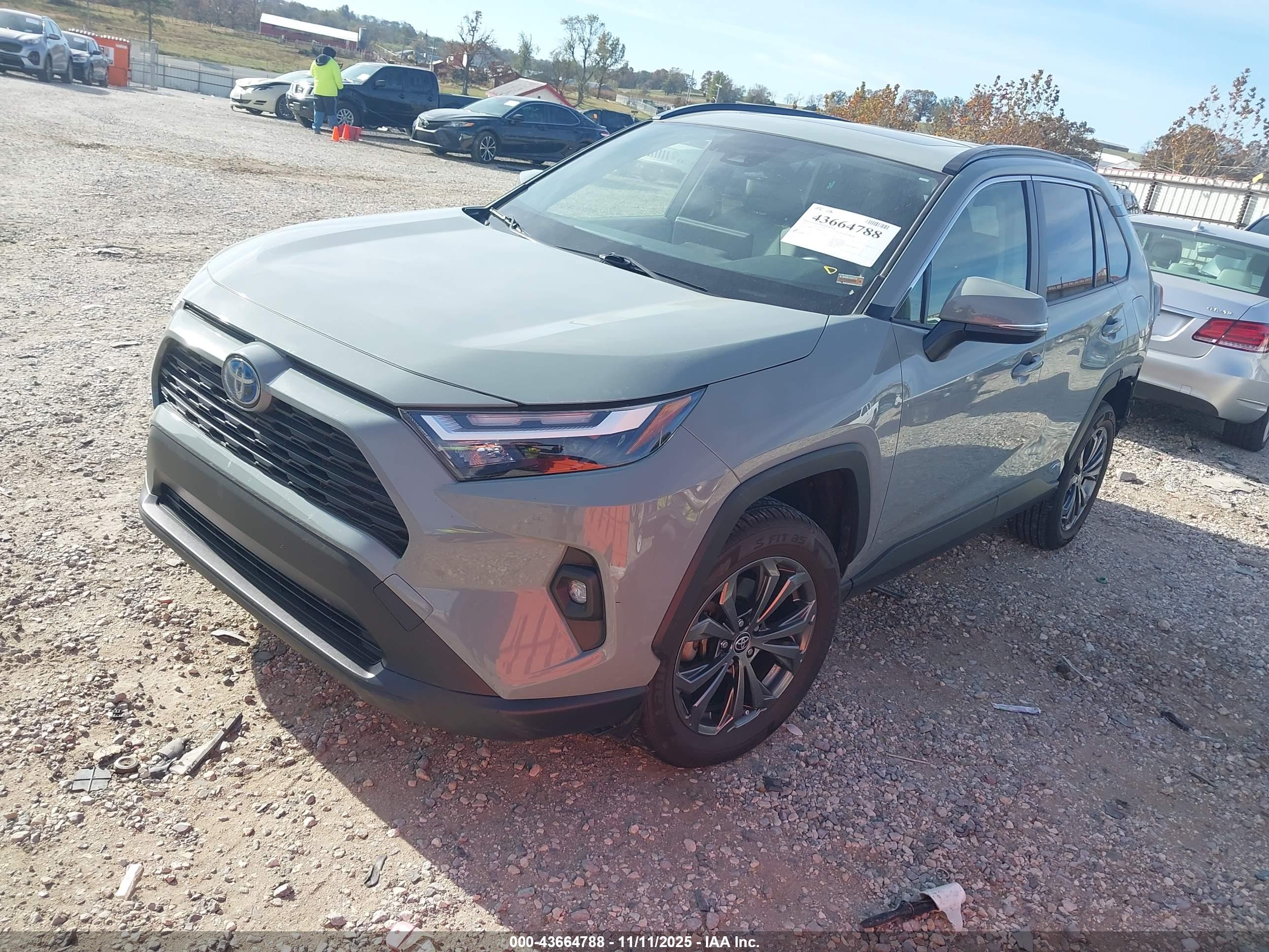 TOYOTA RAV4 image 2