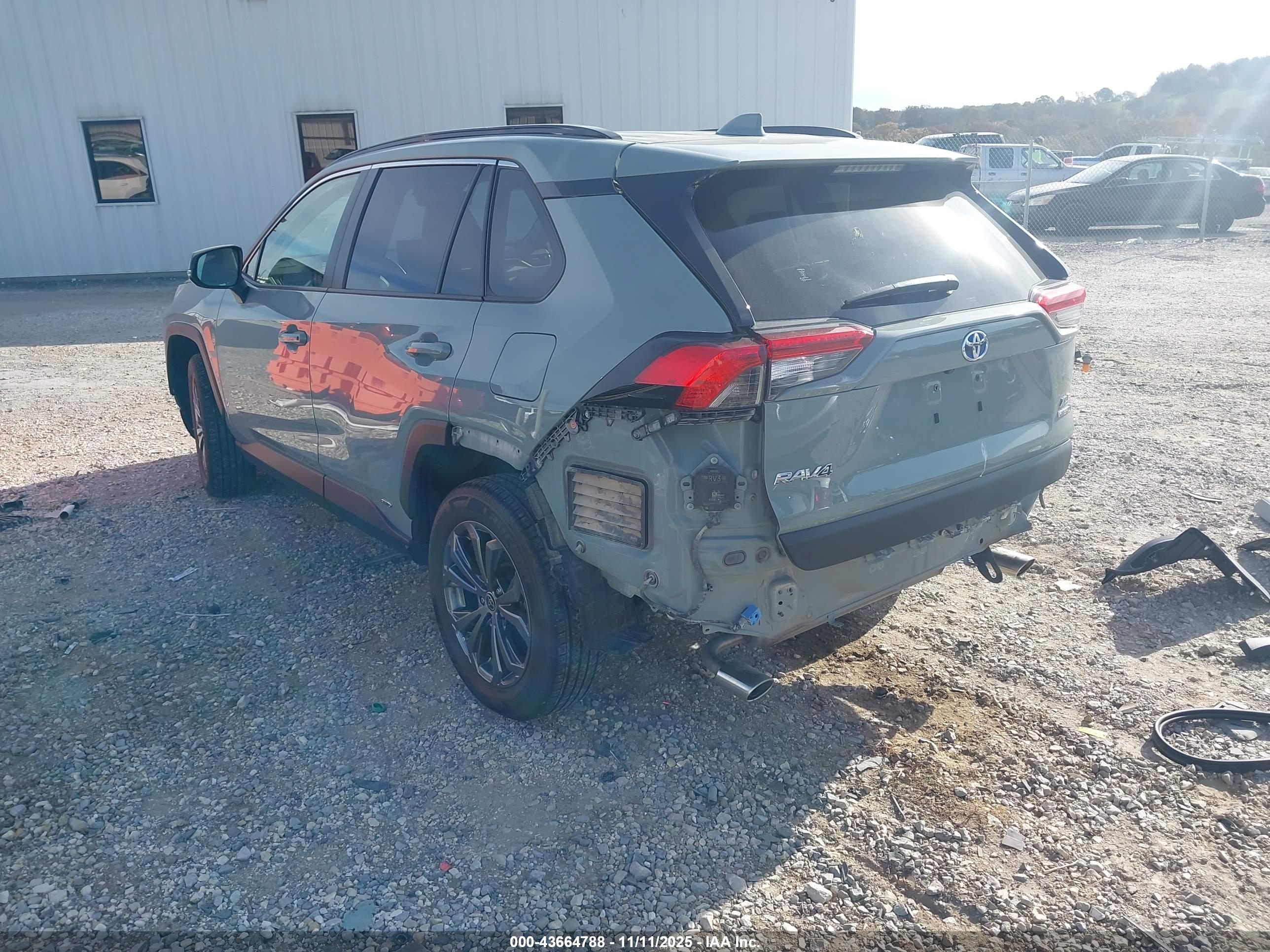 TOYOTA RAV4 image 3