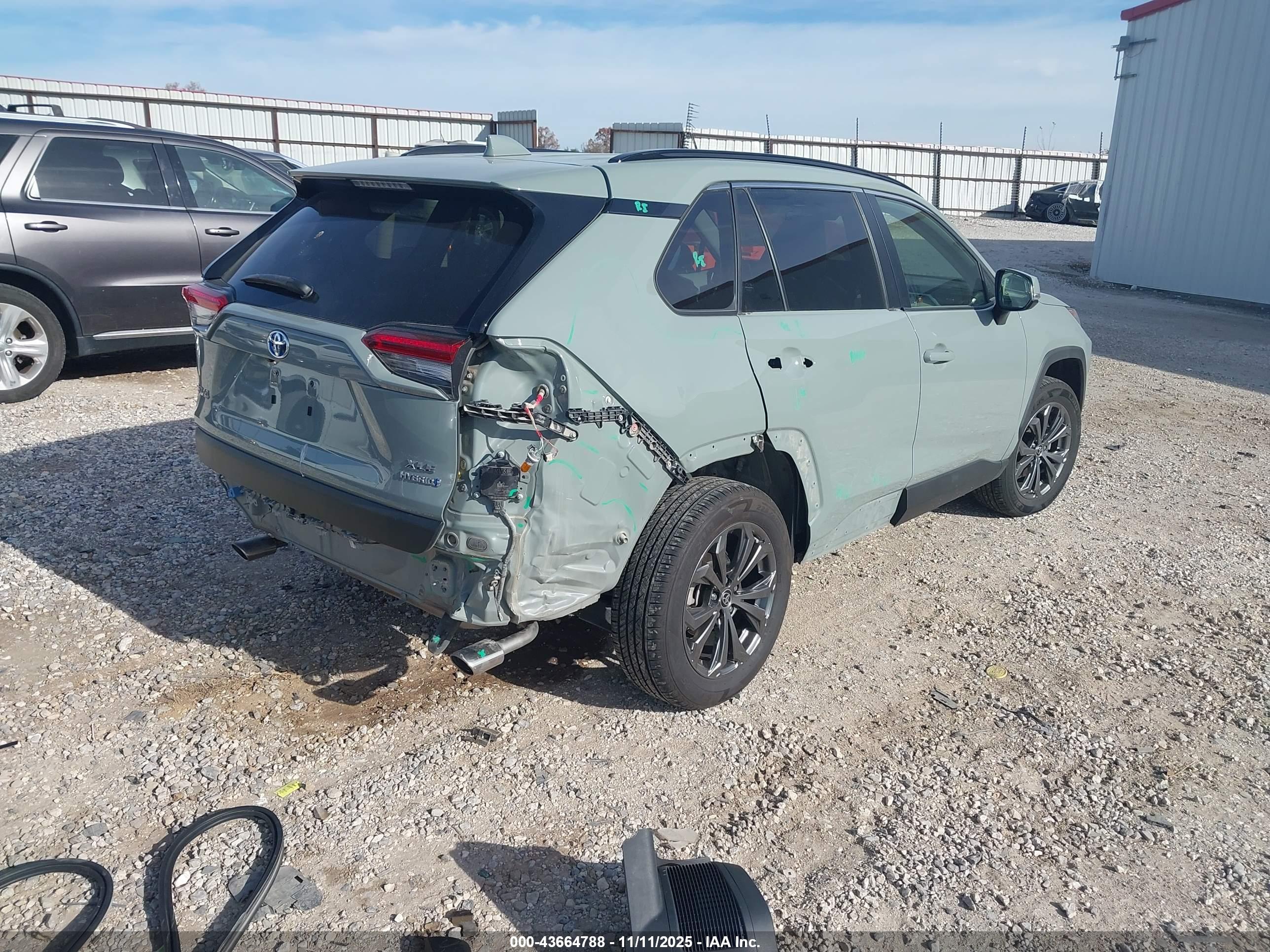 TOYOTA RAV4 image 4