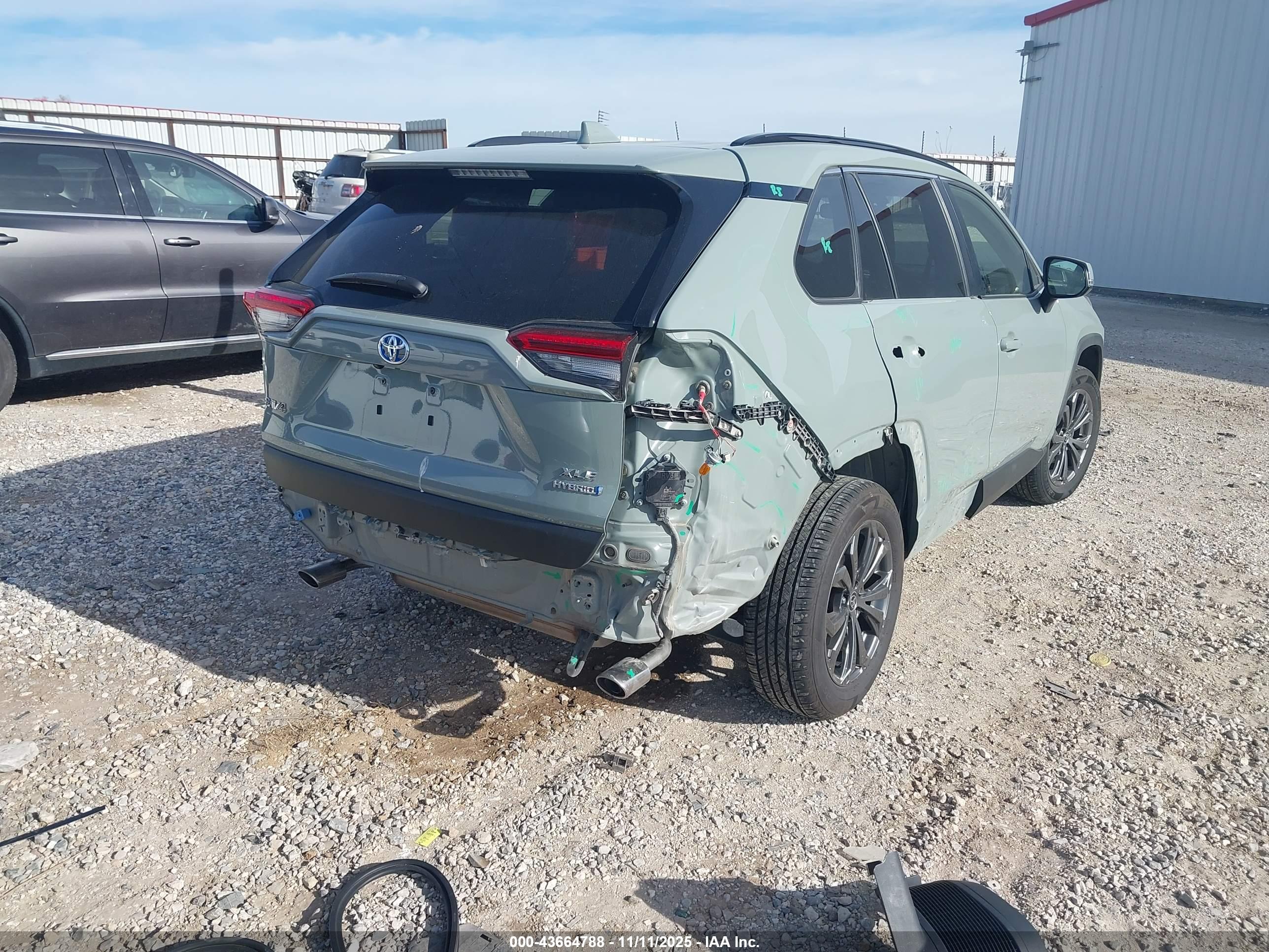 TOYOTA RAV4 image 6