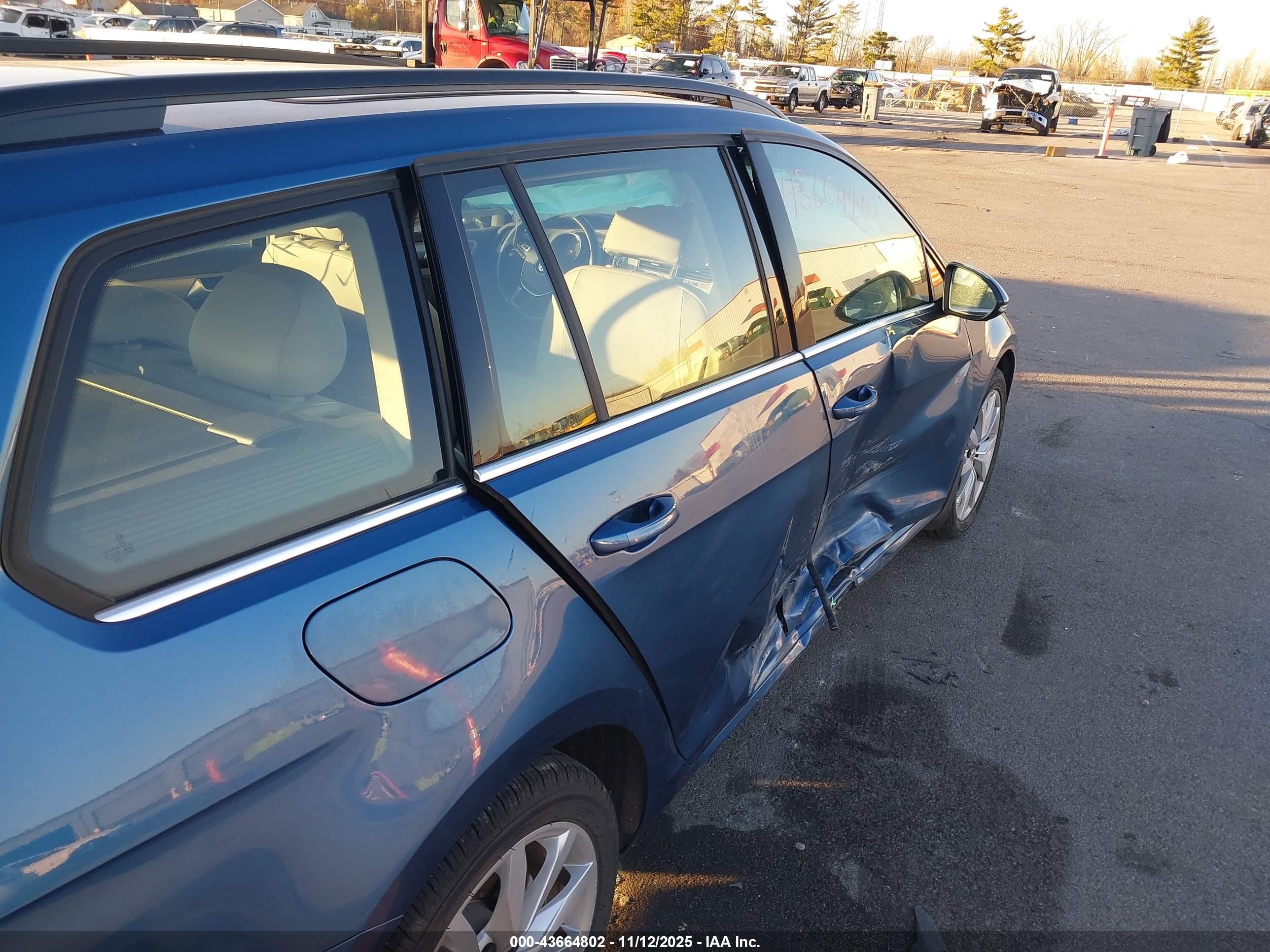 VOLKSWAGEN GOLF image 6