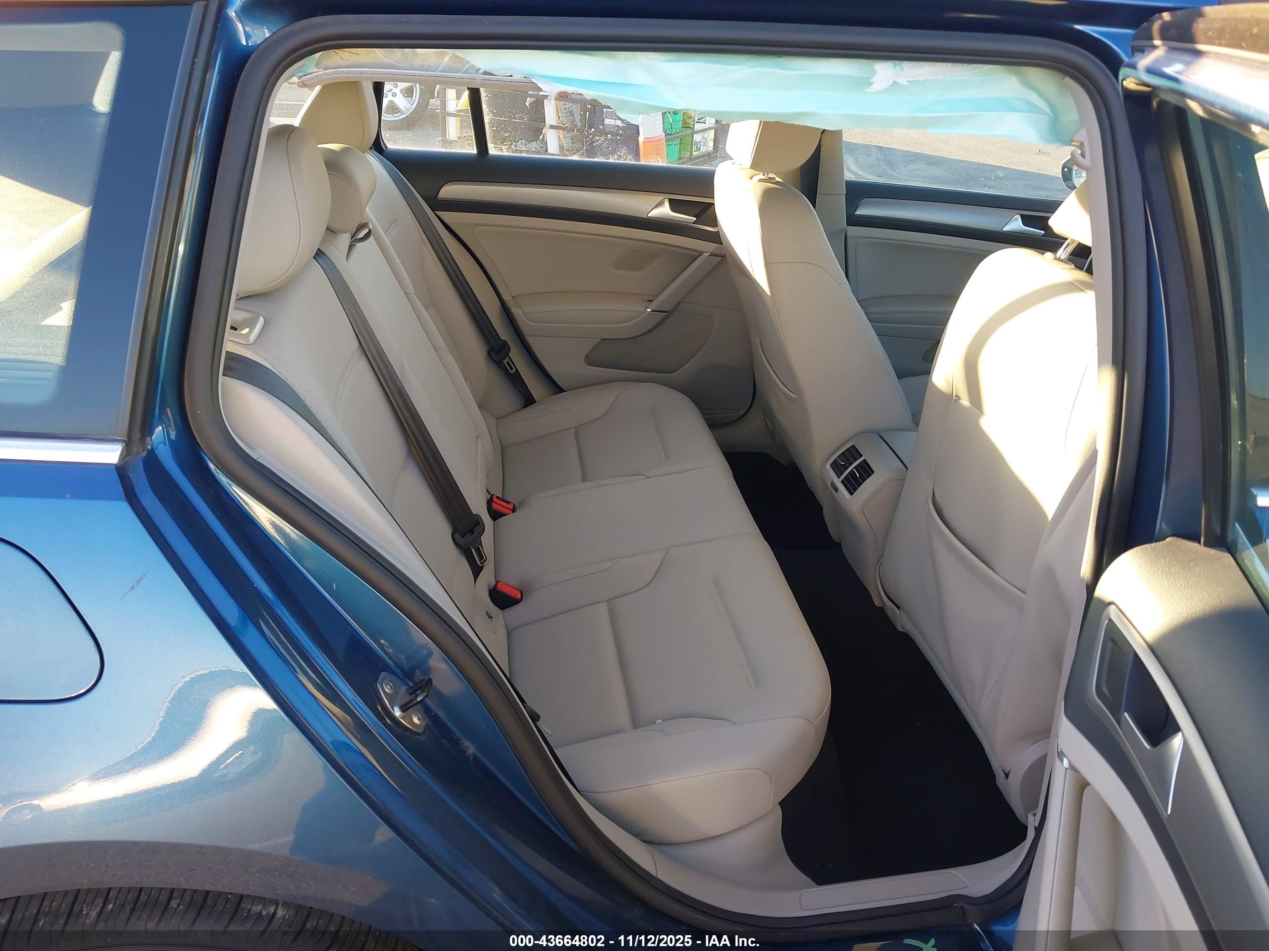 VOLKSWAGEN GOLF image 8