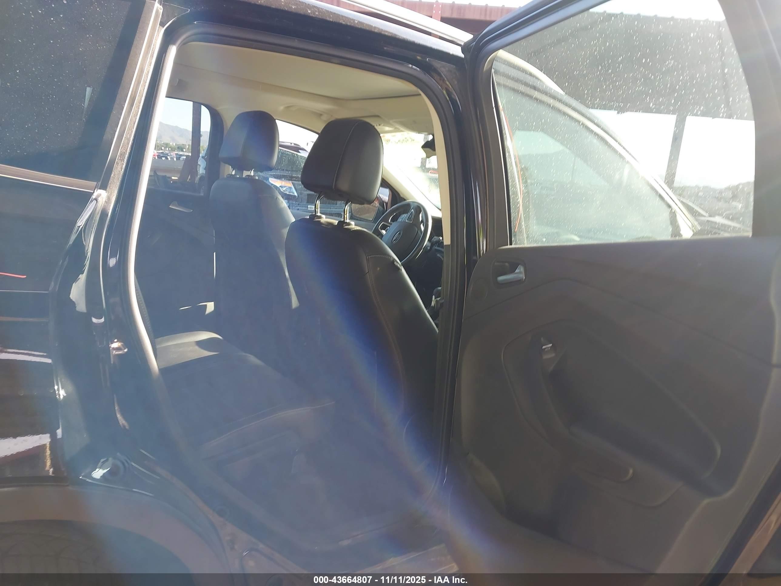 FORD ESCAPE image 8
