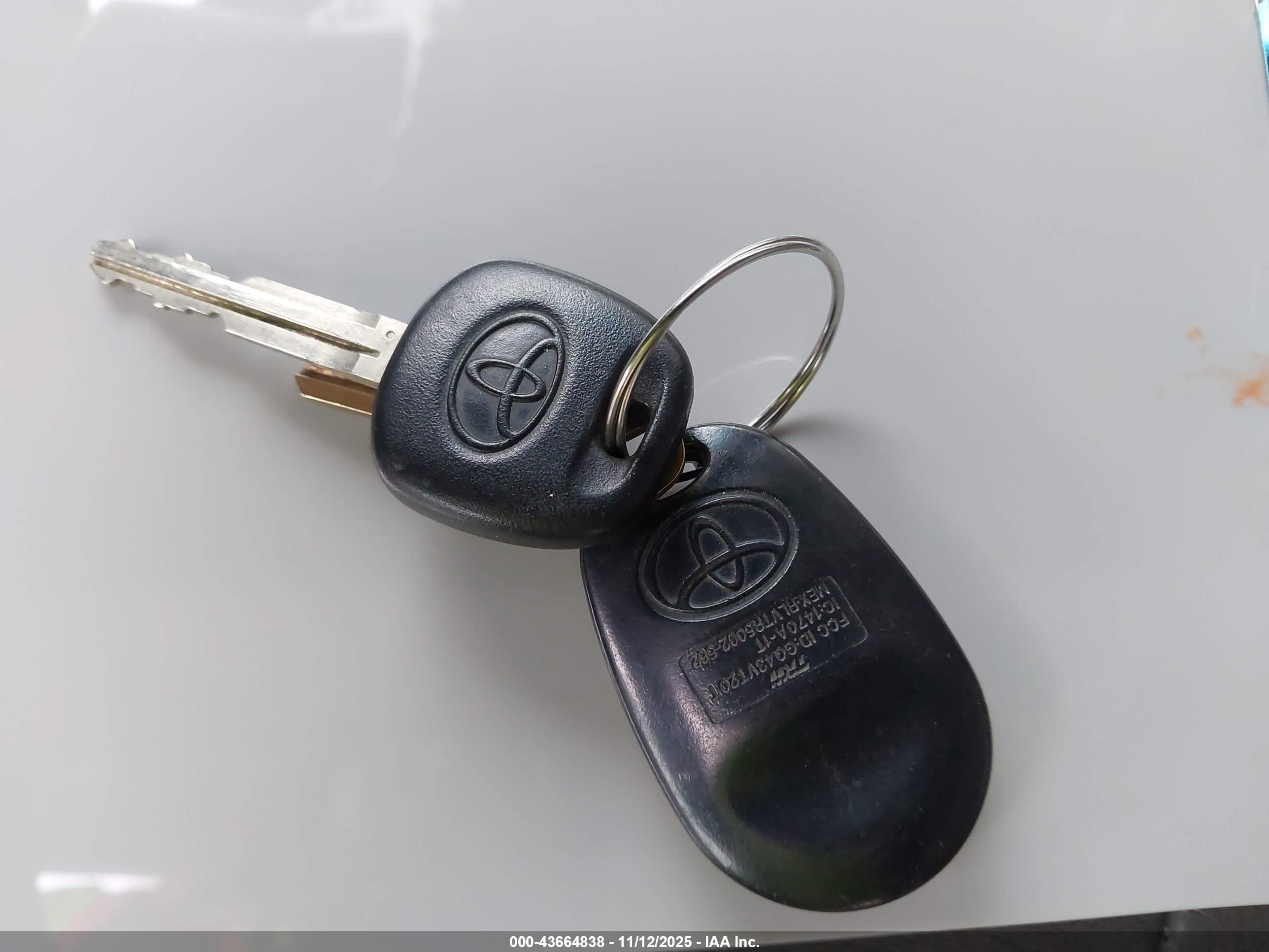 TOYOTA SIENNA image 11