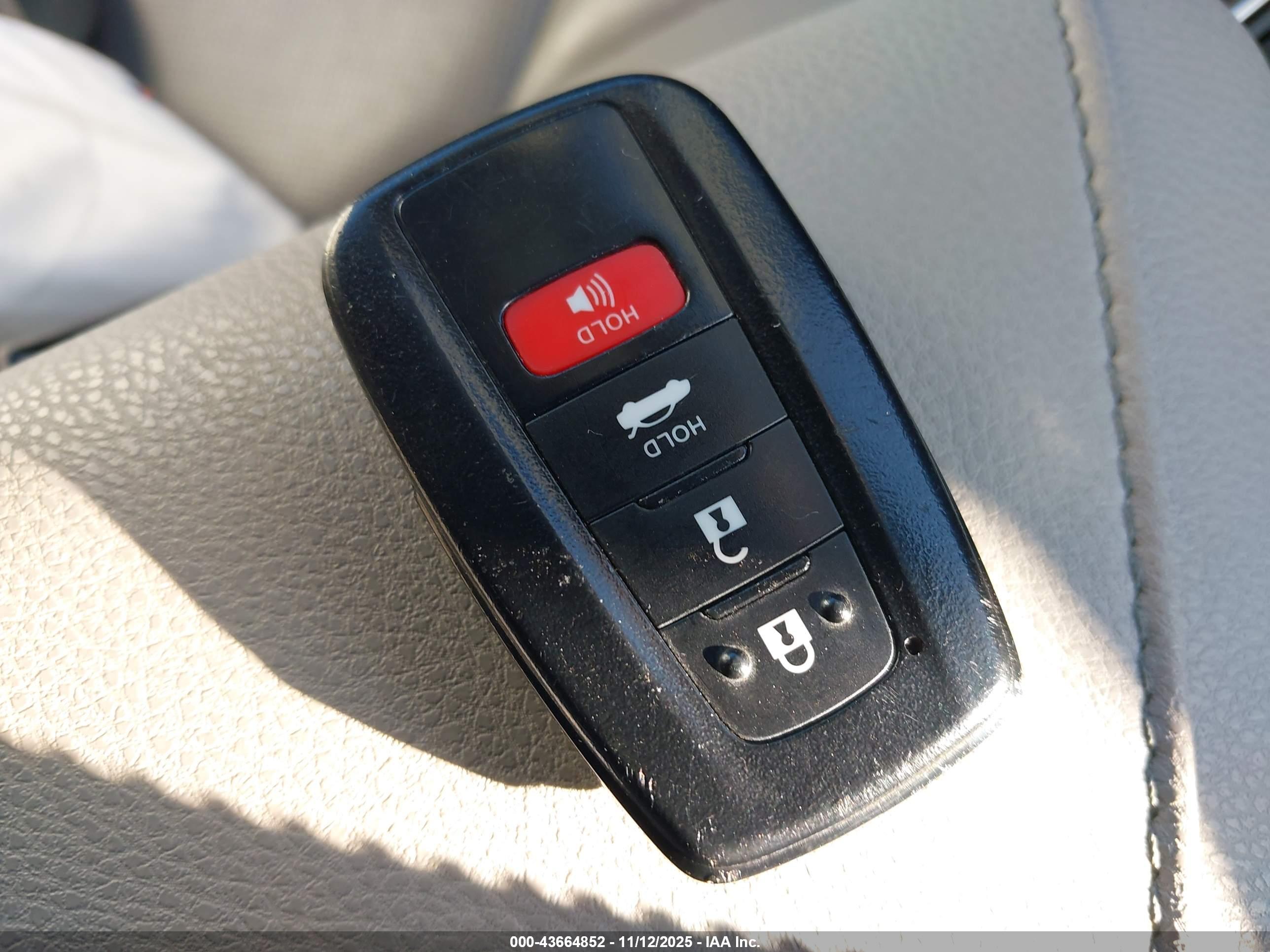 TOYOTA CAMRY image 11