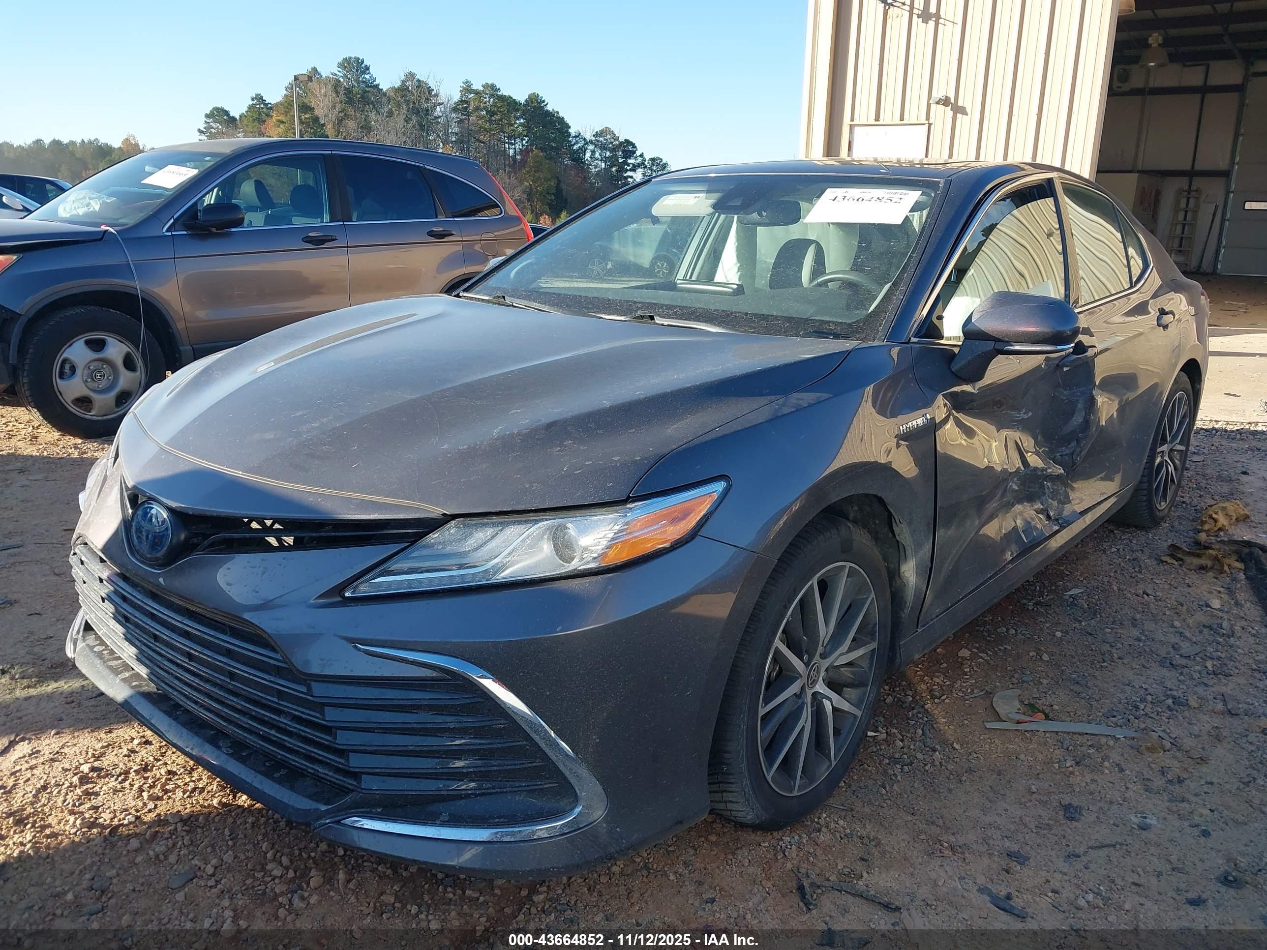 TOYOTA CAMRY image 2