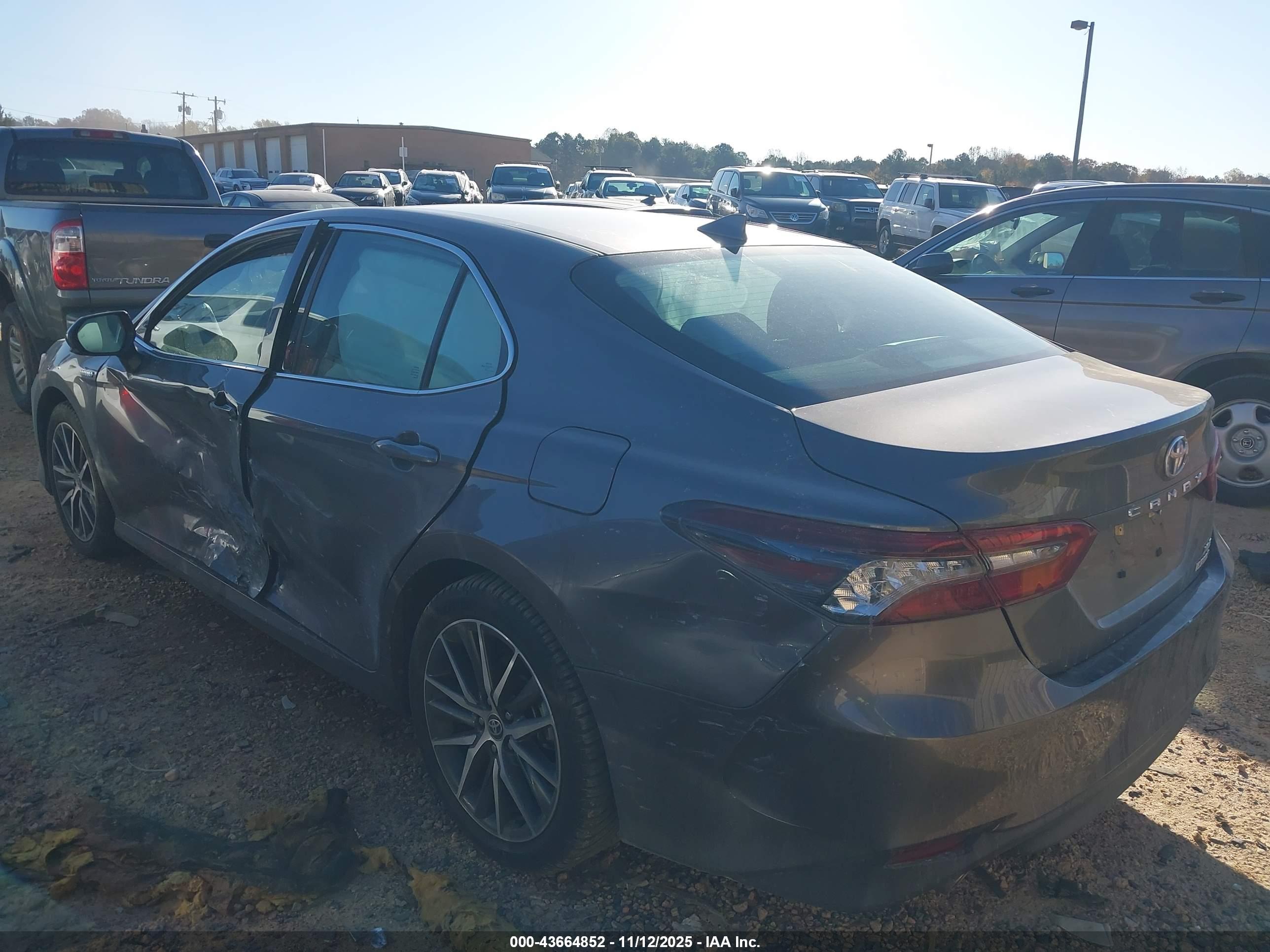 TOYOTA CAMRY image 3