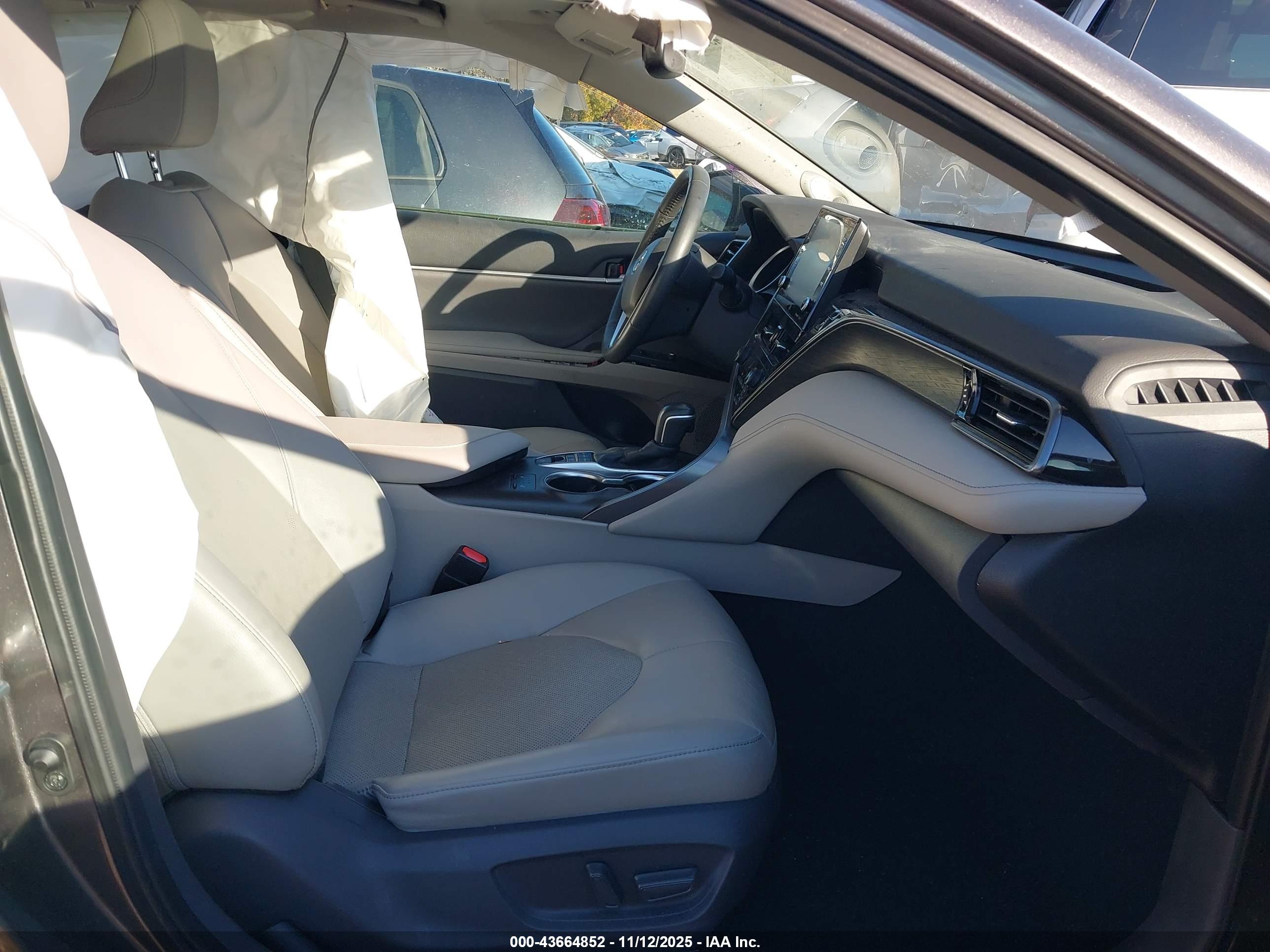TOYOTA CAMRY image 5