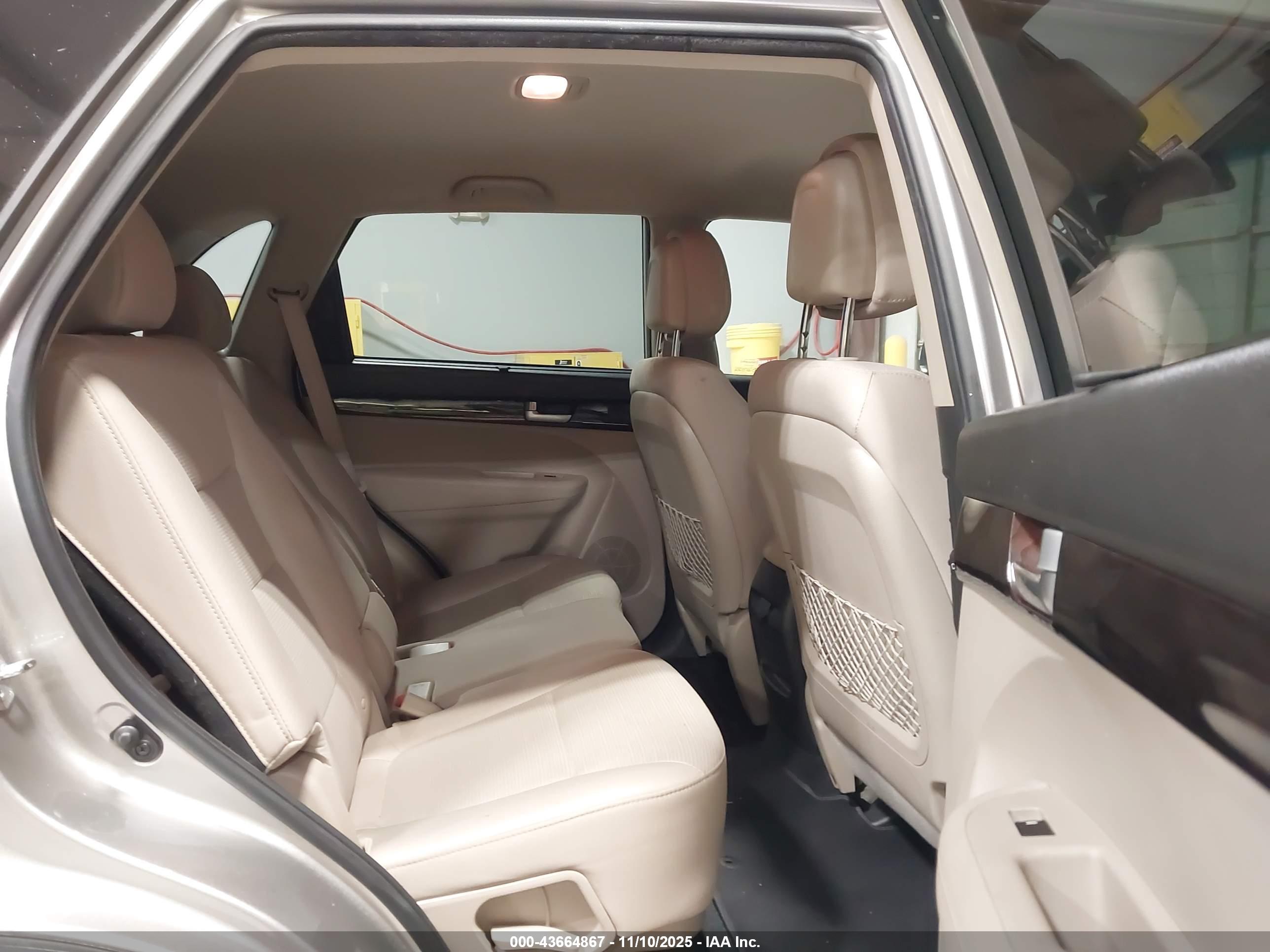 KIA SORENTO image 8