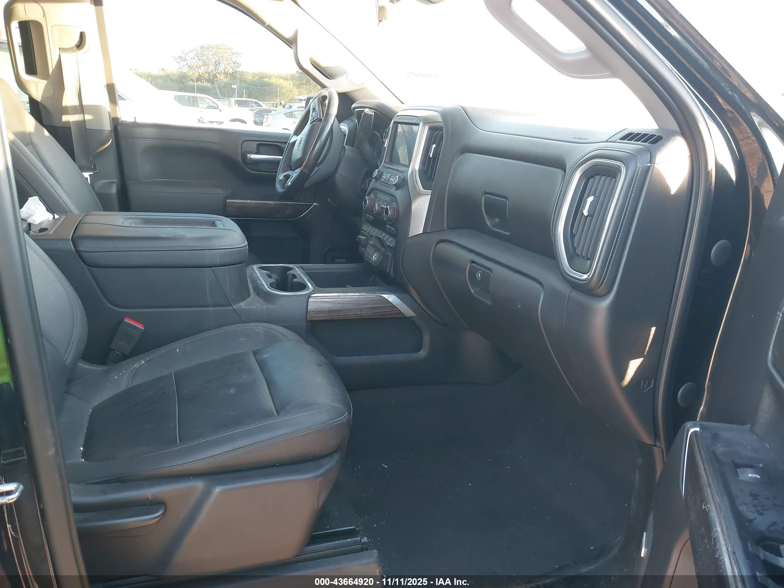 CHEVROLET SILVERADO image 5