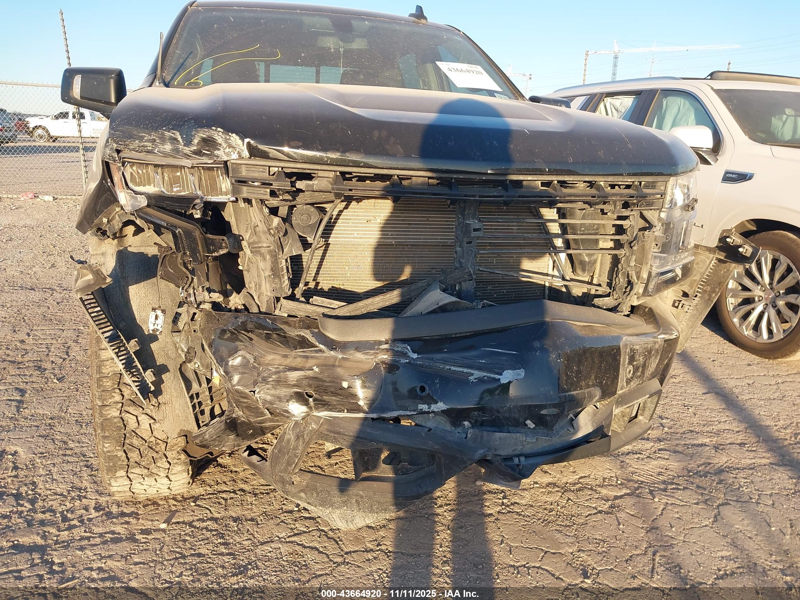 CHEVROLET SILVERADO image 6
