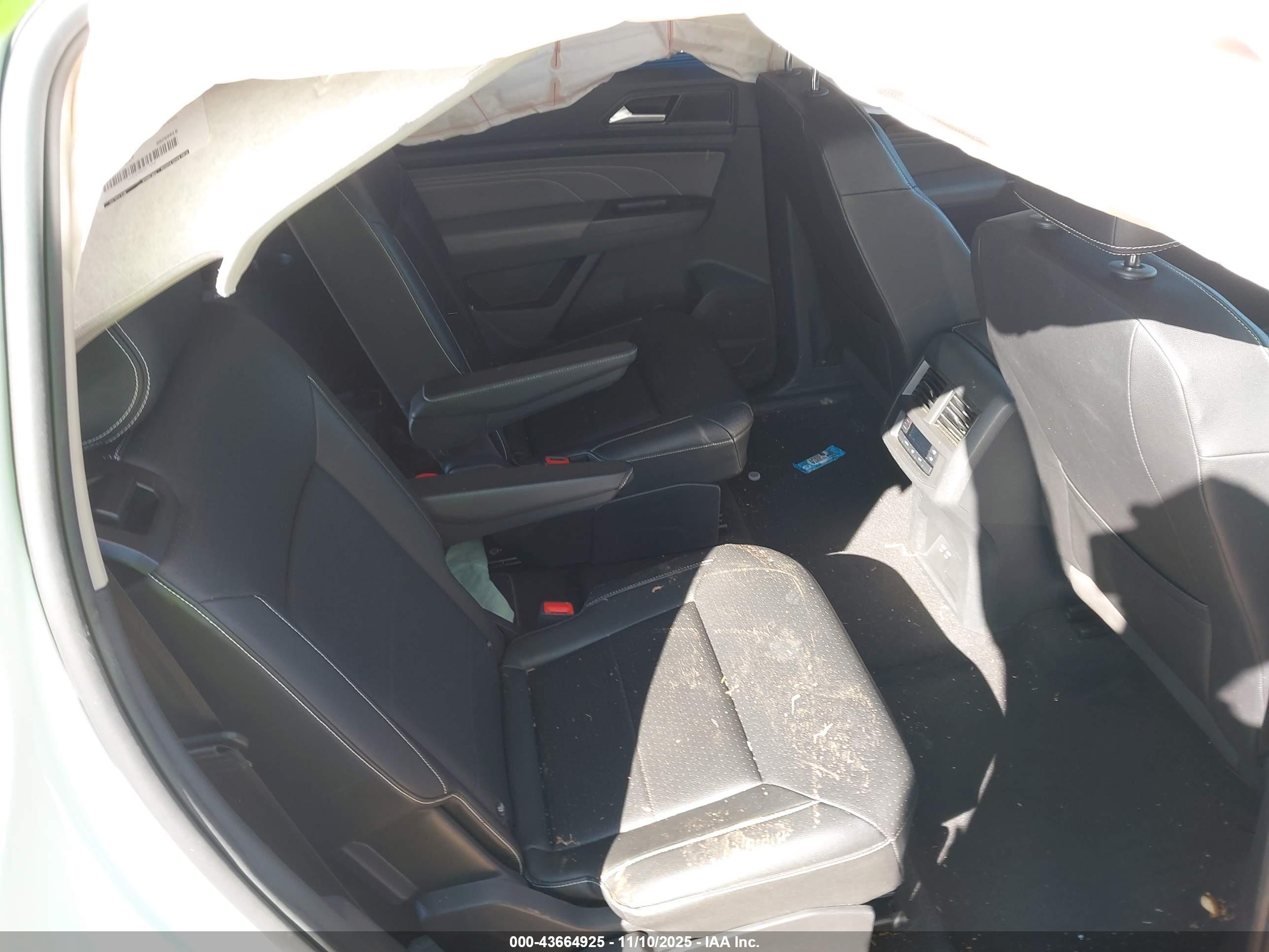VOLKSWAGEN ATLAS image 8