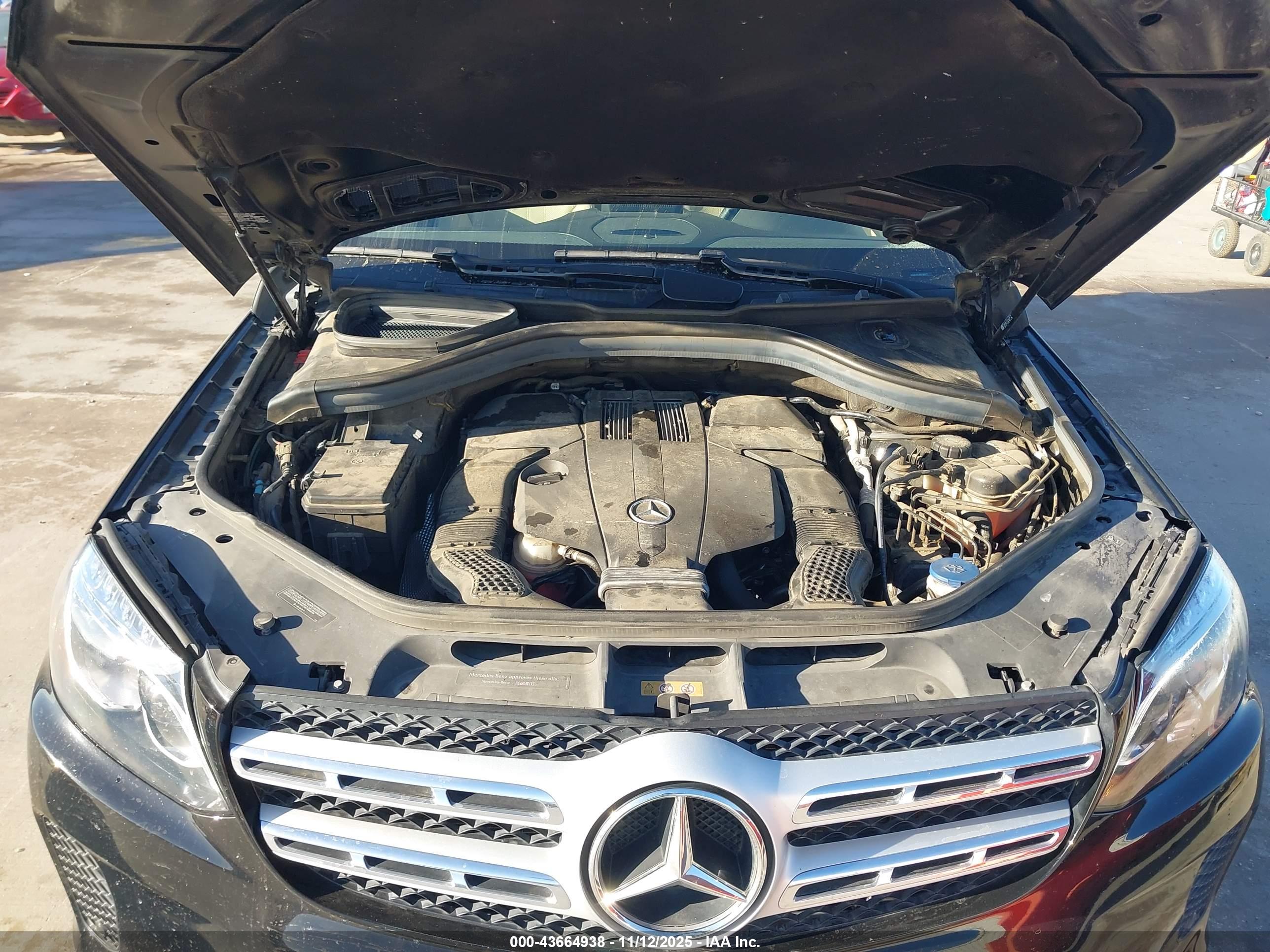 MERCEDES-BENZ GLS image 10