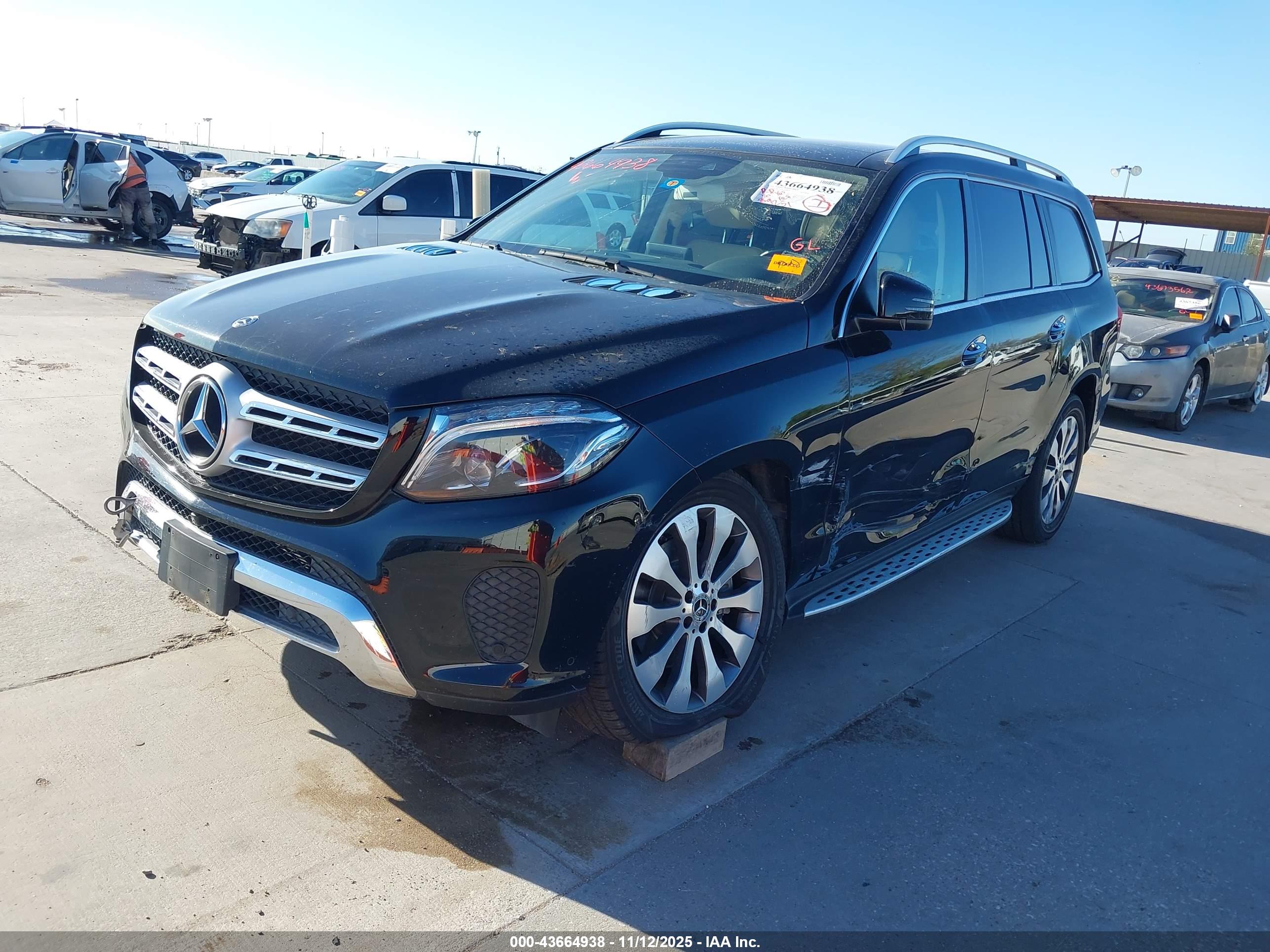 MERCEDES-BENZ GLS image 2