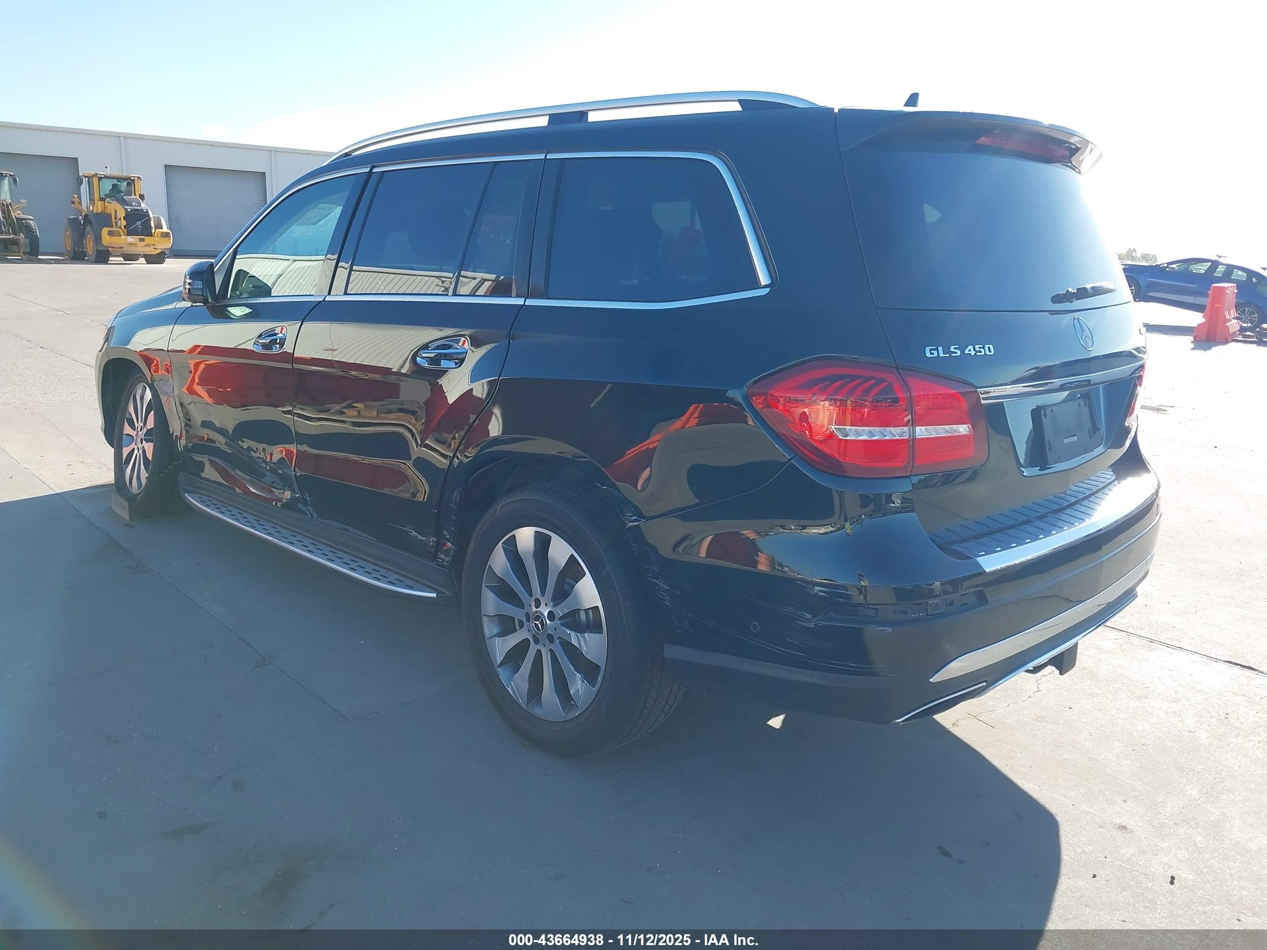 MERCEDES-BENZ GLS image 3
